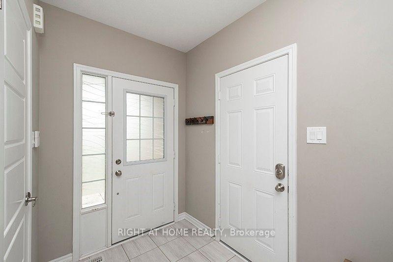 Photo 2 of 119 Mcmonies Drive, Hamilton, Waterdown — HOMEH
