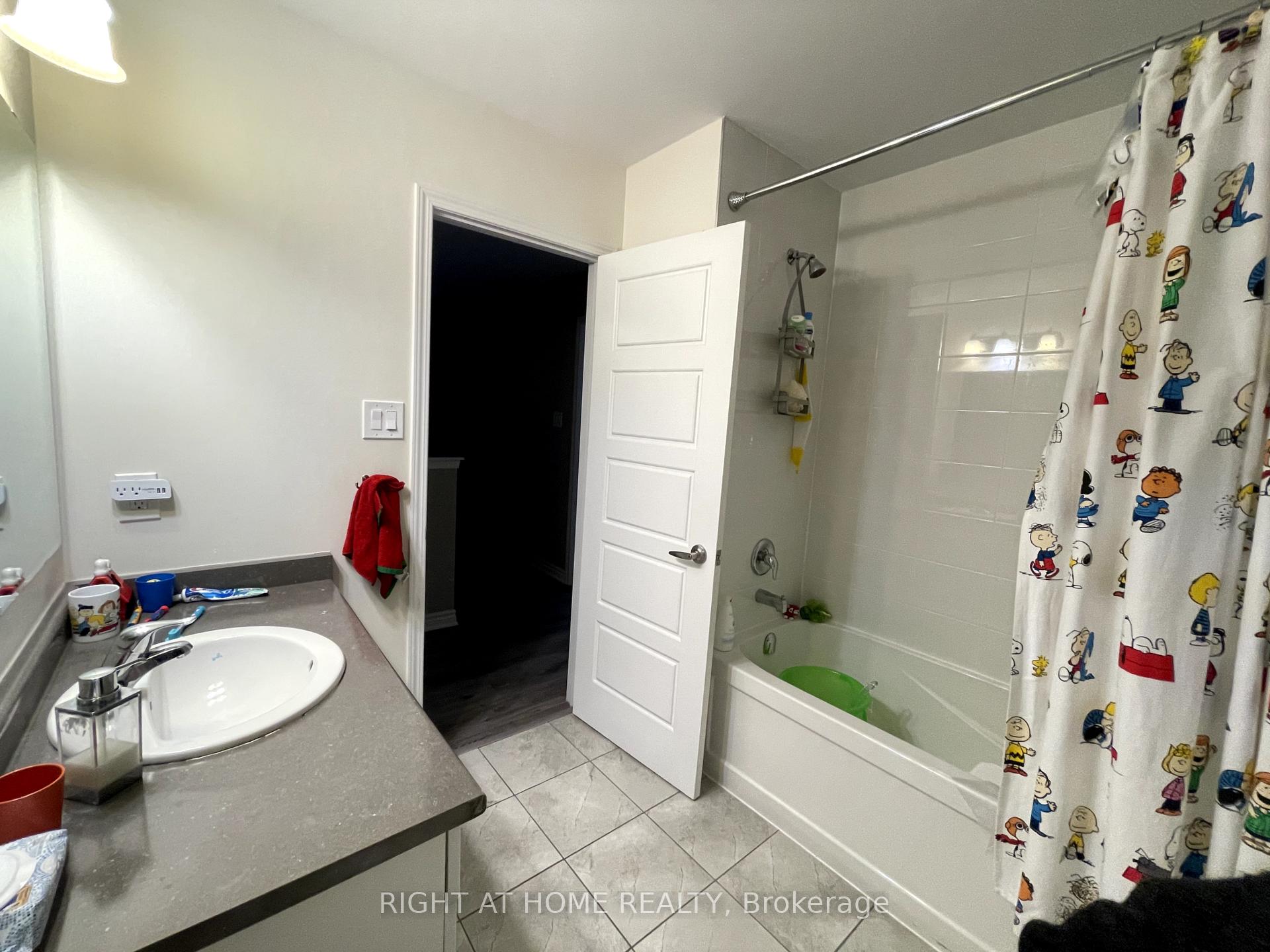 Photo 11 of 119 Mcmonies Drive, Hamilton, Waterdown — HOMEH