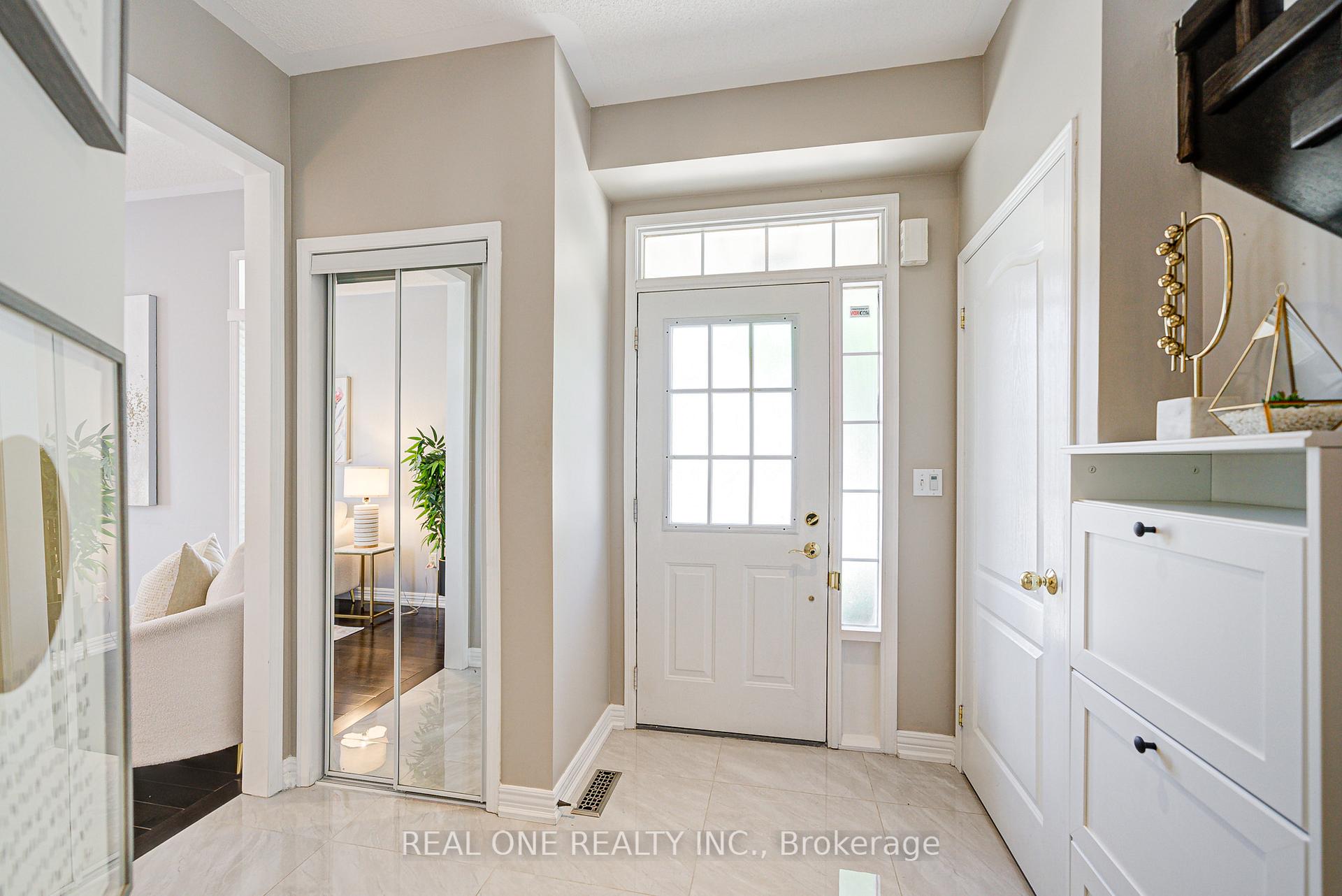 Photo 4 of 35 Ridgecrest Road, Markham, Berczy — HOMEH