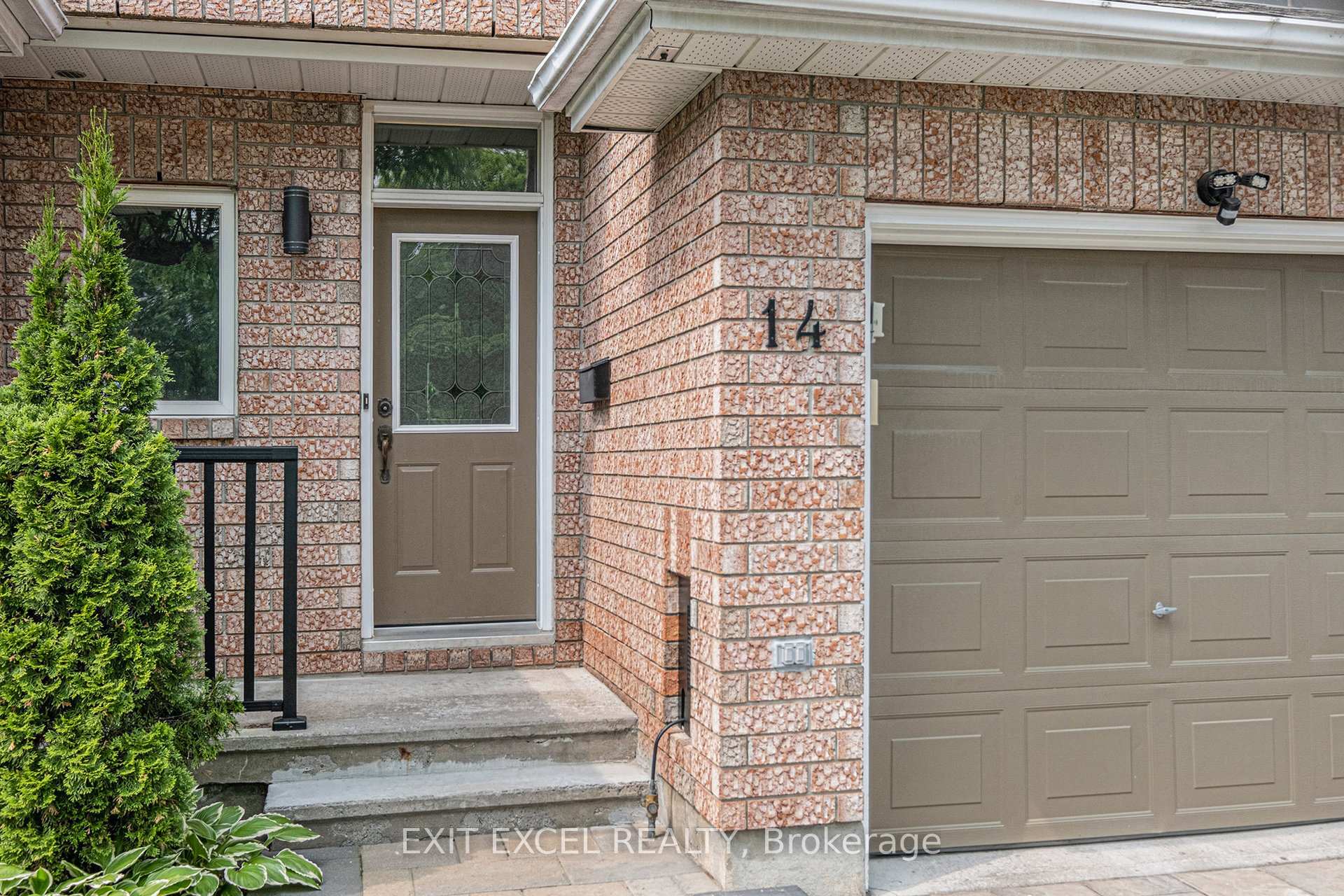 Photo 3 of 14 Grassy Plains Drive, Ottawa, Kanata - Emerald Meadows/Trailwest — HOMEH