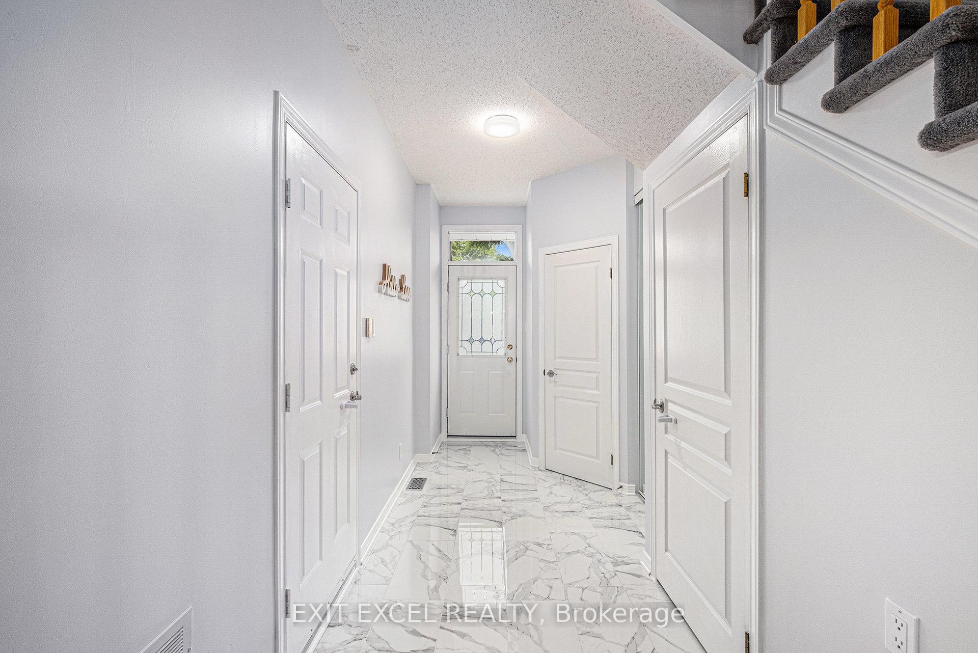 Photo 4 of 14 Grassy Plains Drive, Ottawa, Kanata - Emerald Meadows/Trailwest — HOMEH
