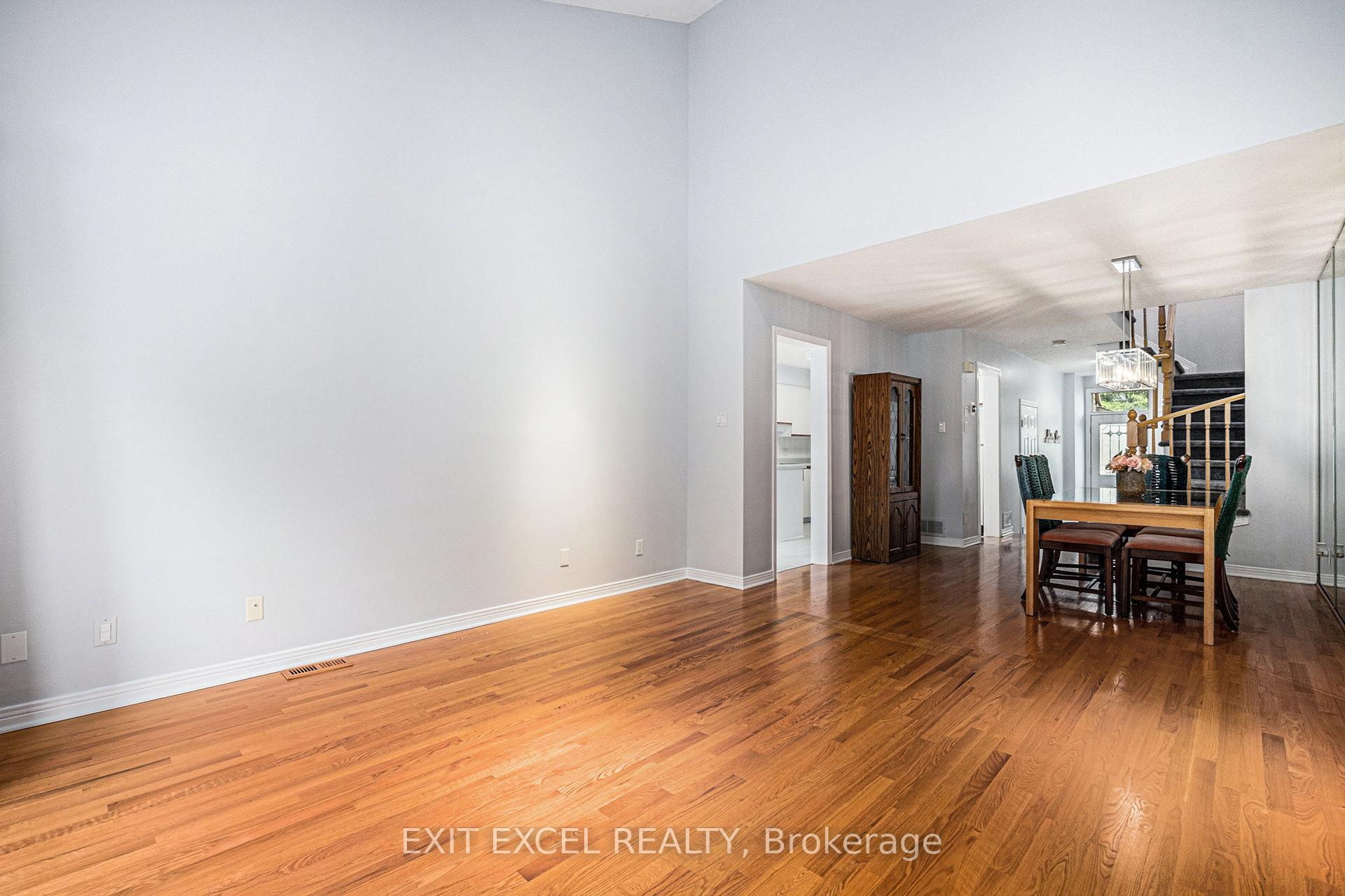 Photo 6 of 14 Grassy Plains Drive, Ottawa, Kanata - Emerald Meadows/Trailwest — HOMEH
