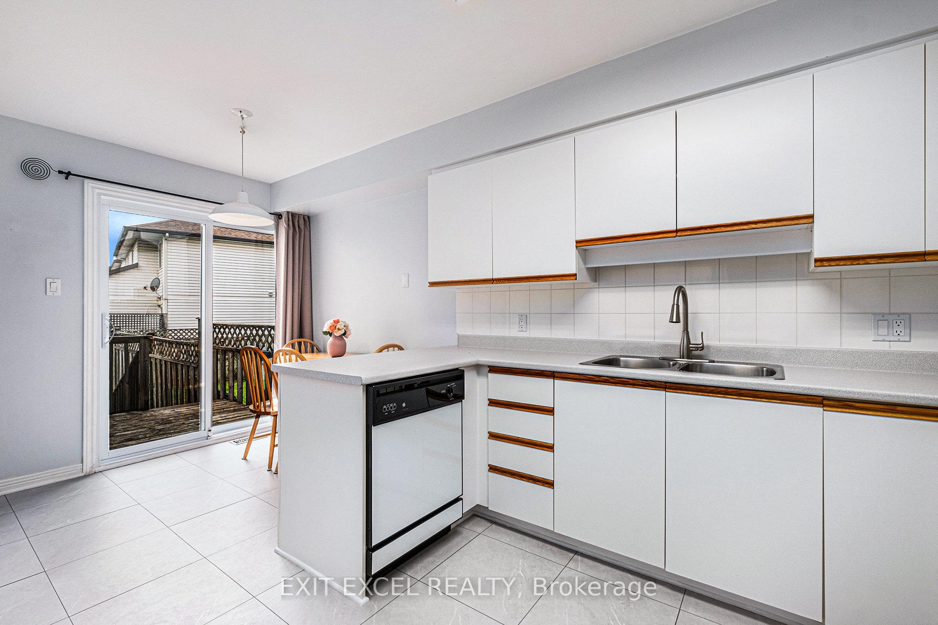 Photo 11 of 14 Grassy Plains Drive, Ottawa, Kanata - Emerald Meadows/Trailwest — HOMEH