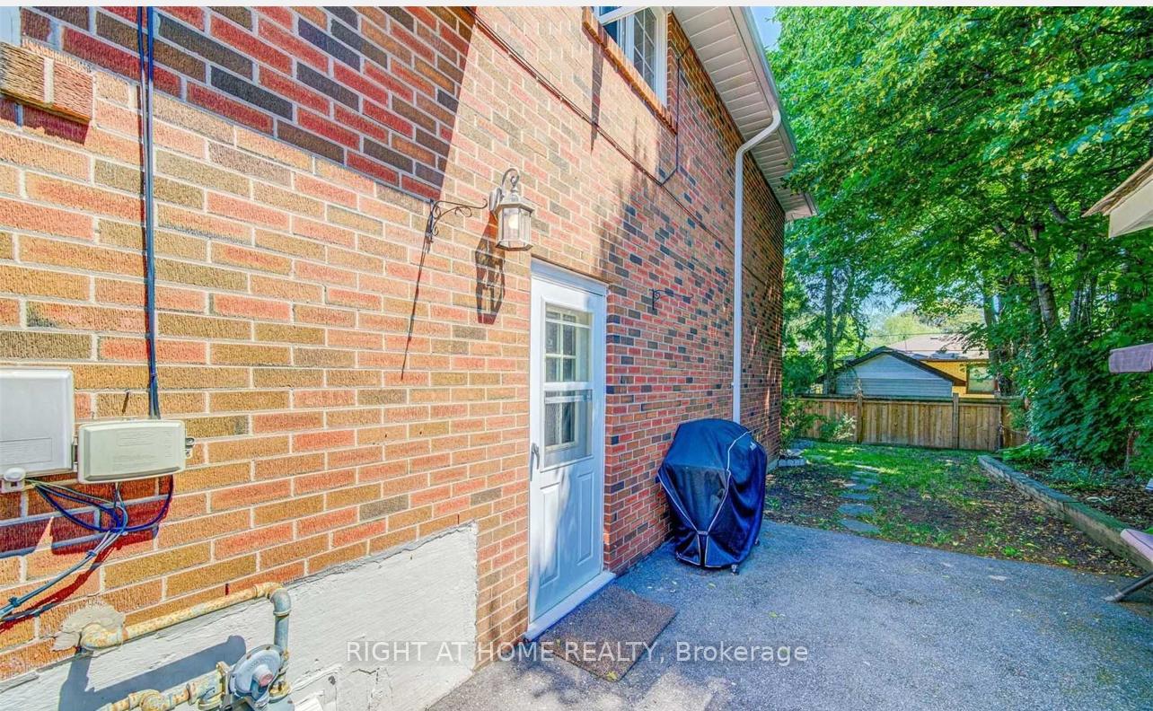 Photo 2 of 107 Sherwood Forest Drive, Markham, Bullock — HOMEH