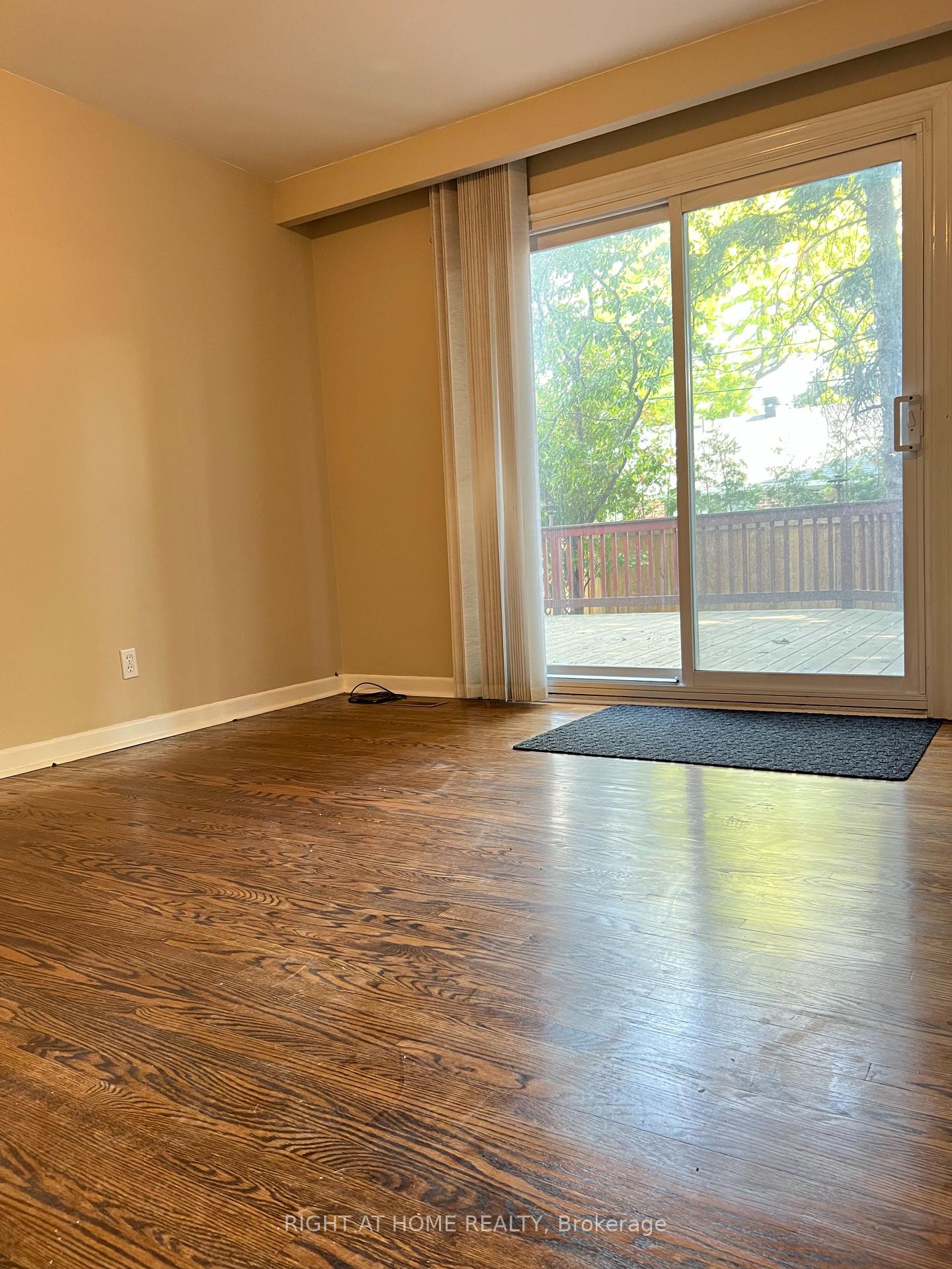 Photo 5 of 107 Sherwood Forest Drive, Markham, Bullock — HOMEH