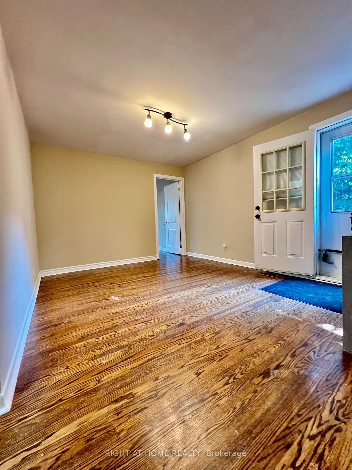 Photo 6 of 107 Sherwood Forest Drive, Markham, Bullock — HOMEH