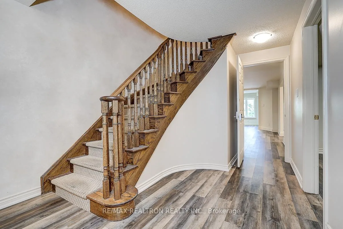 Photo 33 of 8 Rockley Court, Markham, Thornlea — HOMEH