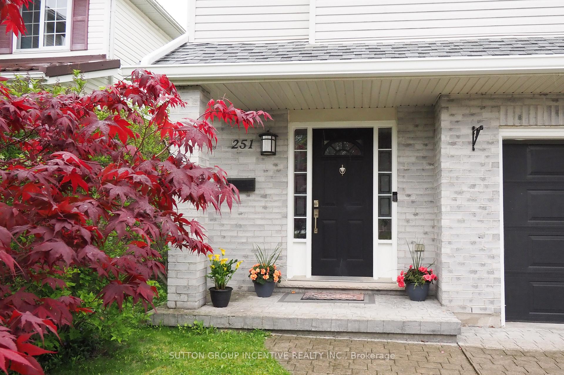 Photo 3 of 251 Grey Fox Drive, Kitchener — HOMEH
