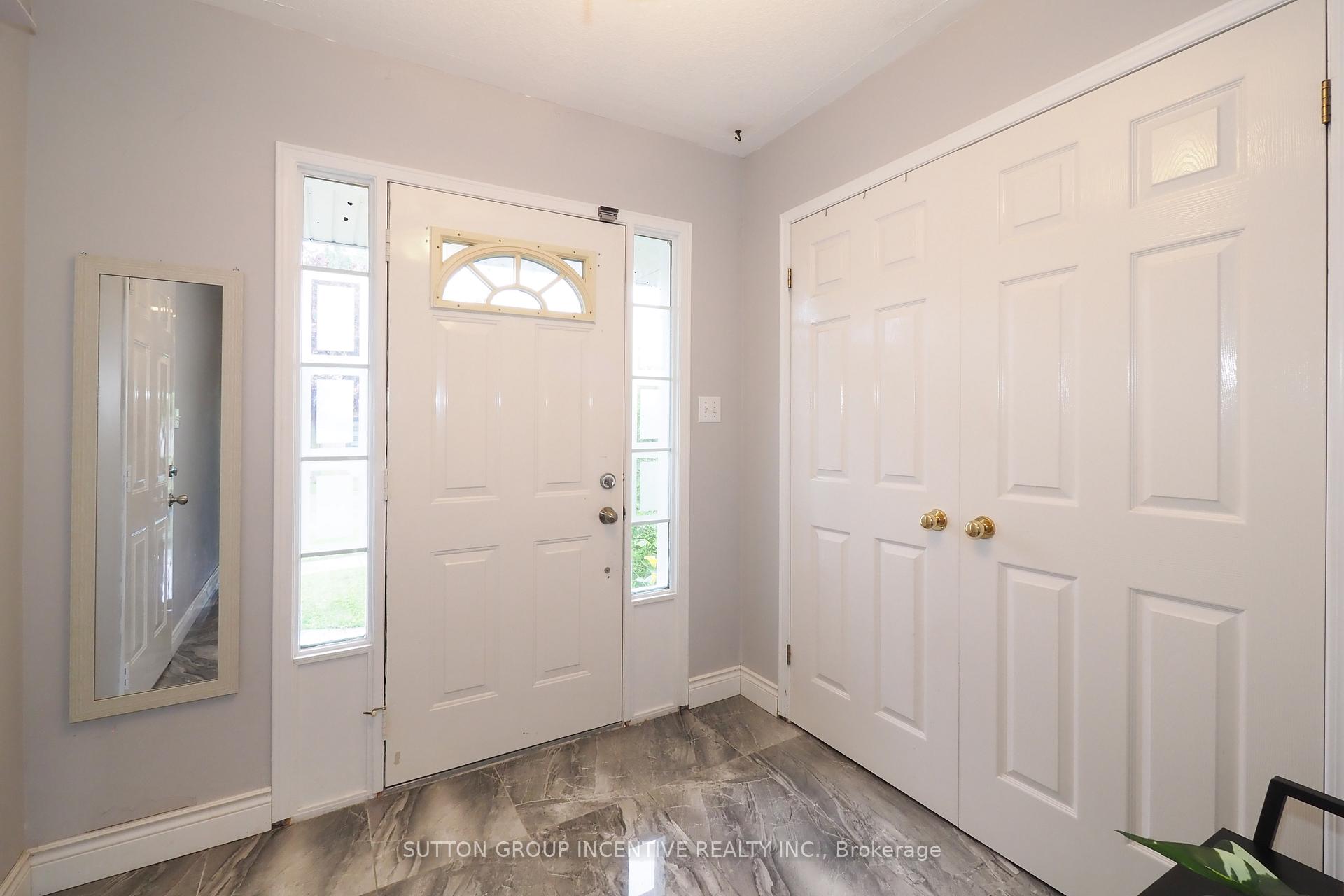 Photo 4 of 251 Grey Fox Drive, Kitchener — HOMEH