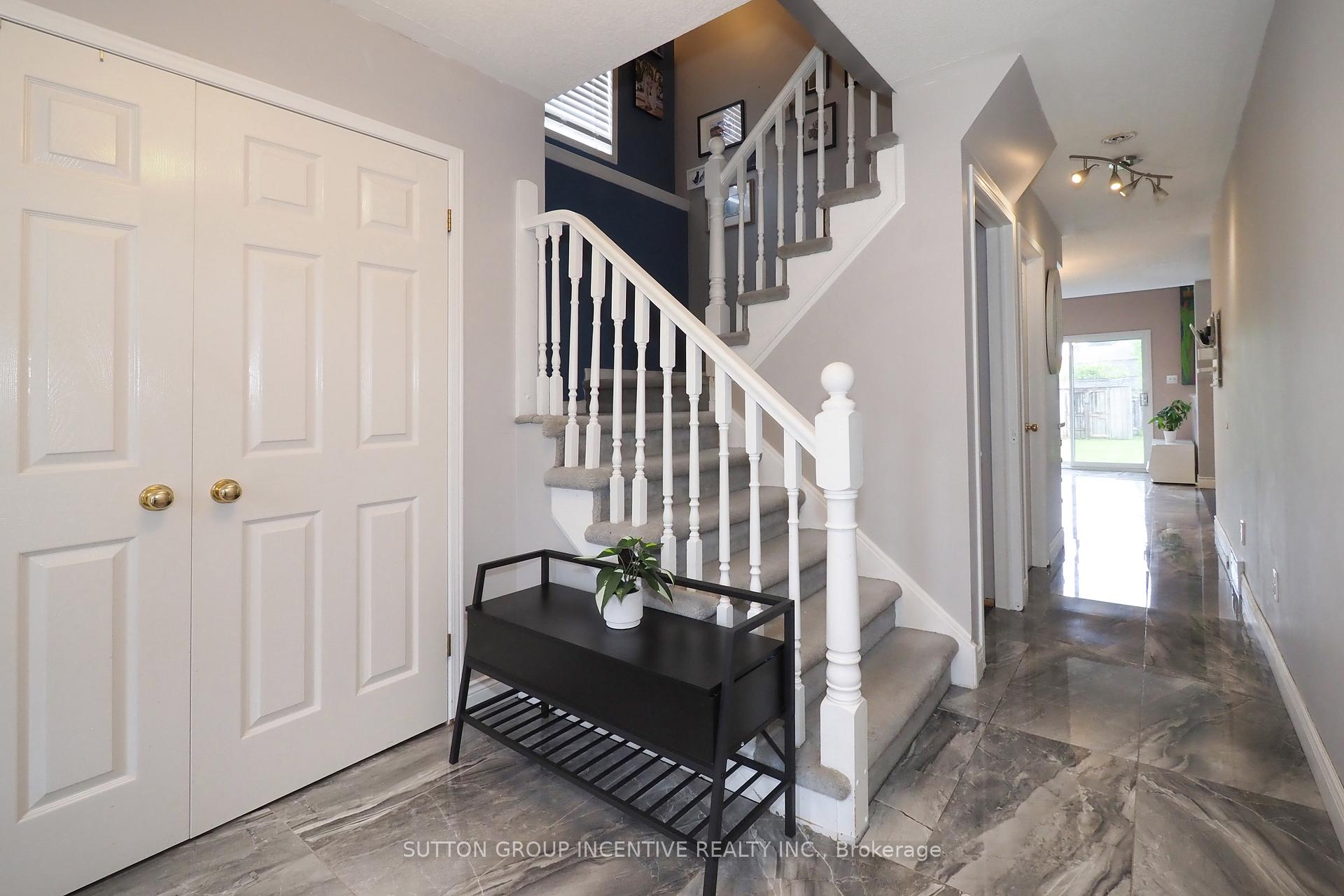 Photo 5 of 251 Grey Fox Drive, Kitchener — HOMEH