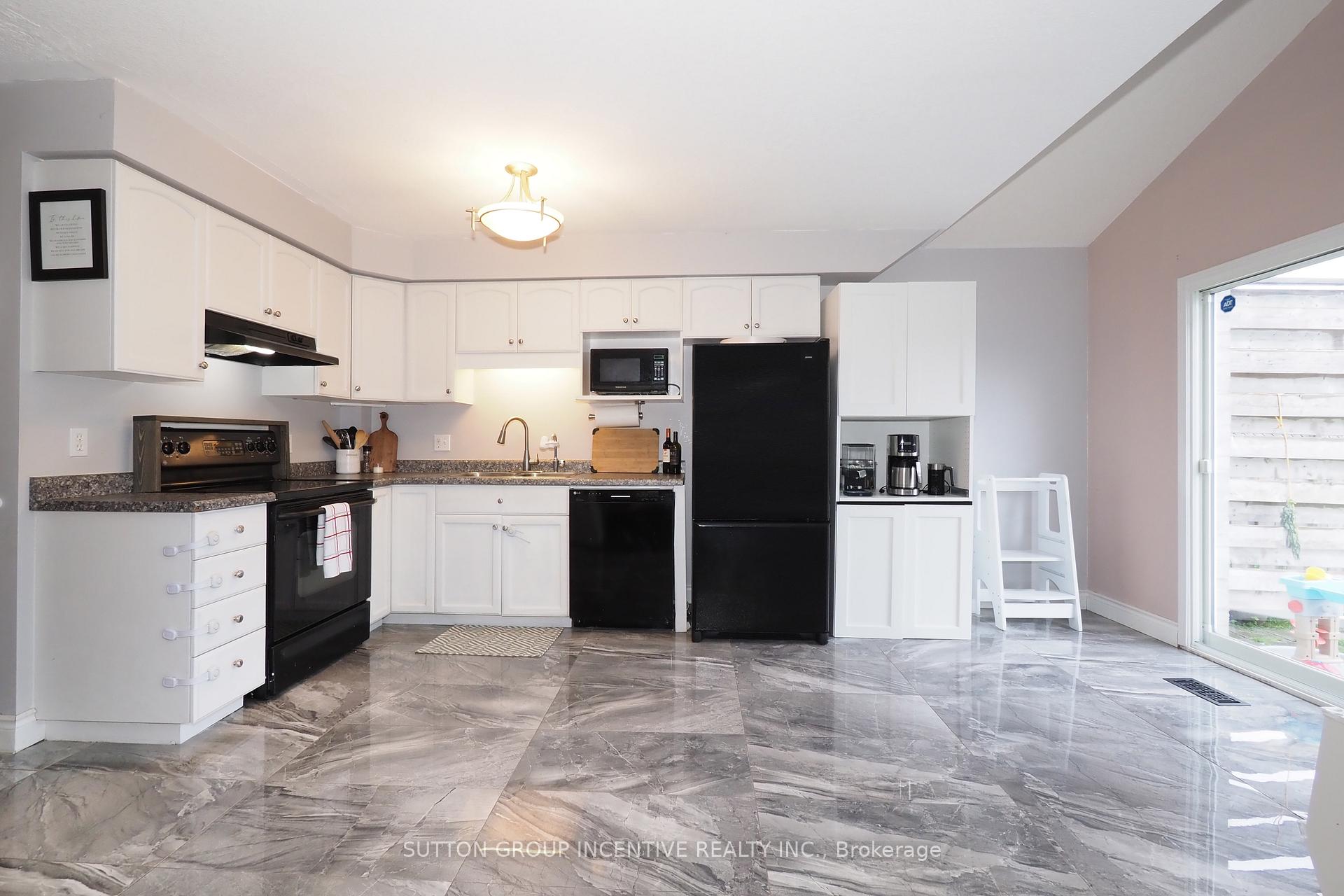 Photo 6 of 251 Grey Fox Drive, Kitchener — HOMEH