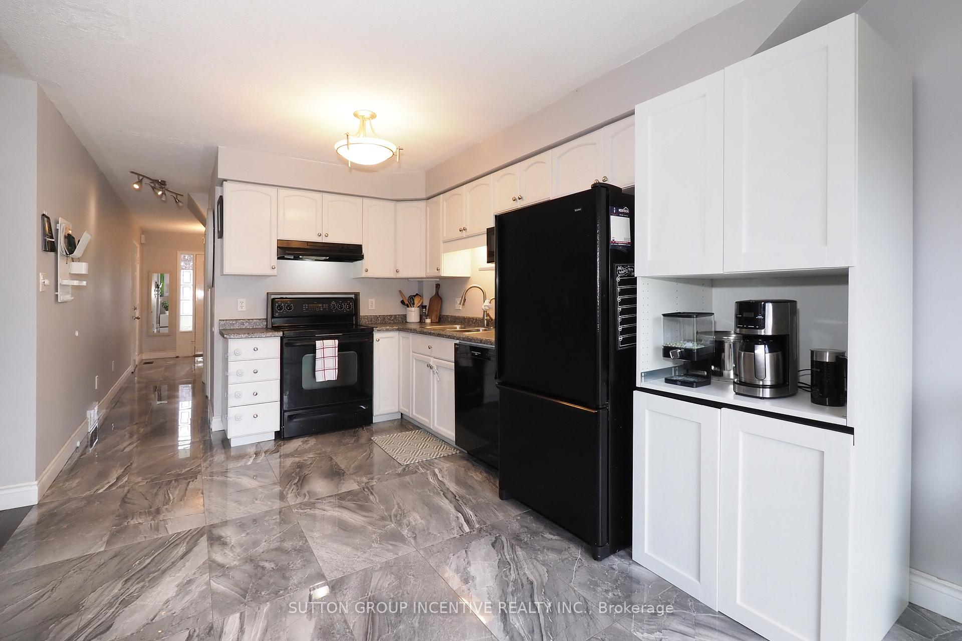 Photo 7 of 251 Grey Fox Drive, Kitchener — HOMEH