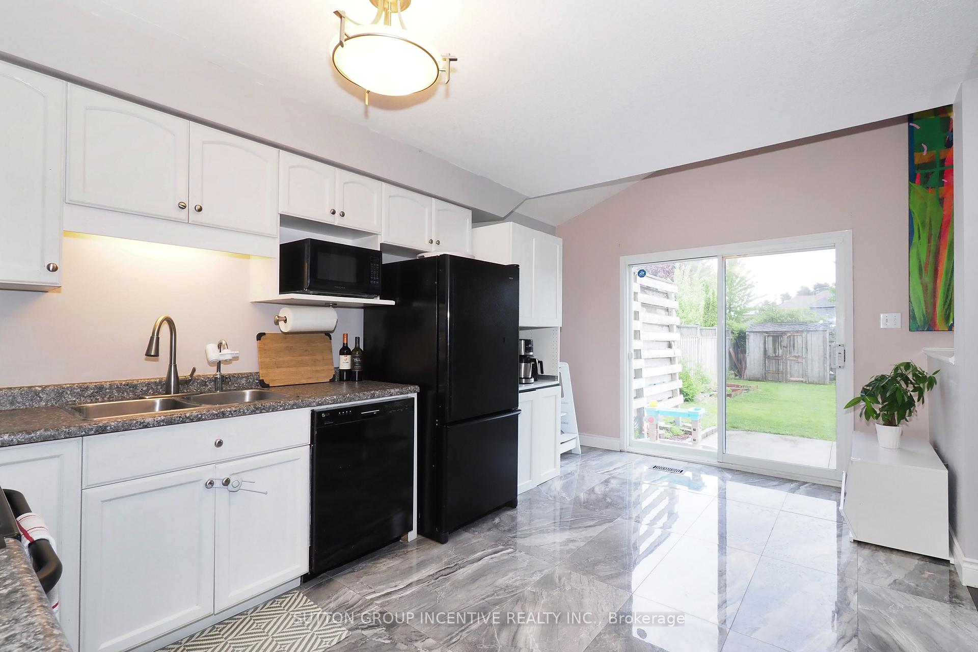Photo 8 of 251 Grey Fox Drive, Kitchener — HOMEH