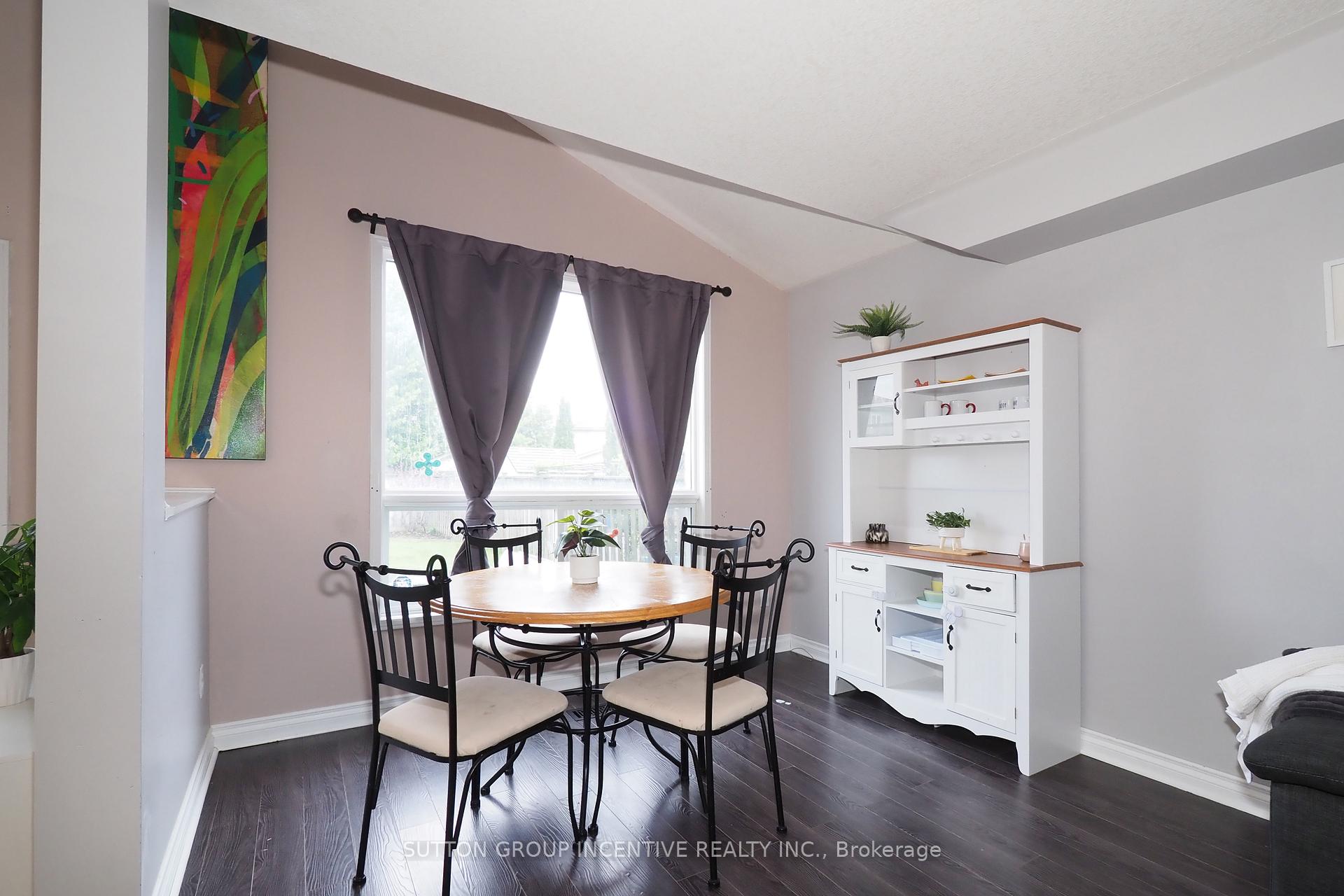 Photo 9 of 251 Grey Fox Drive, Kitchener — HOMEH