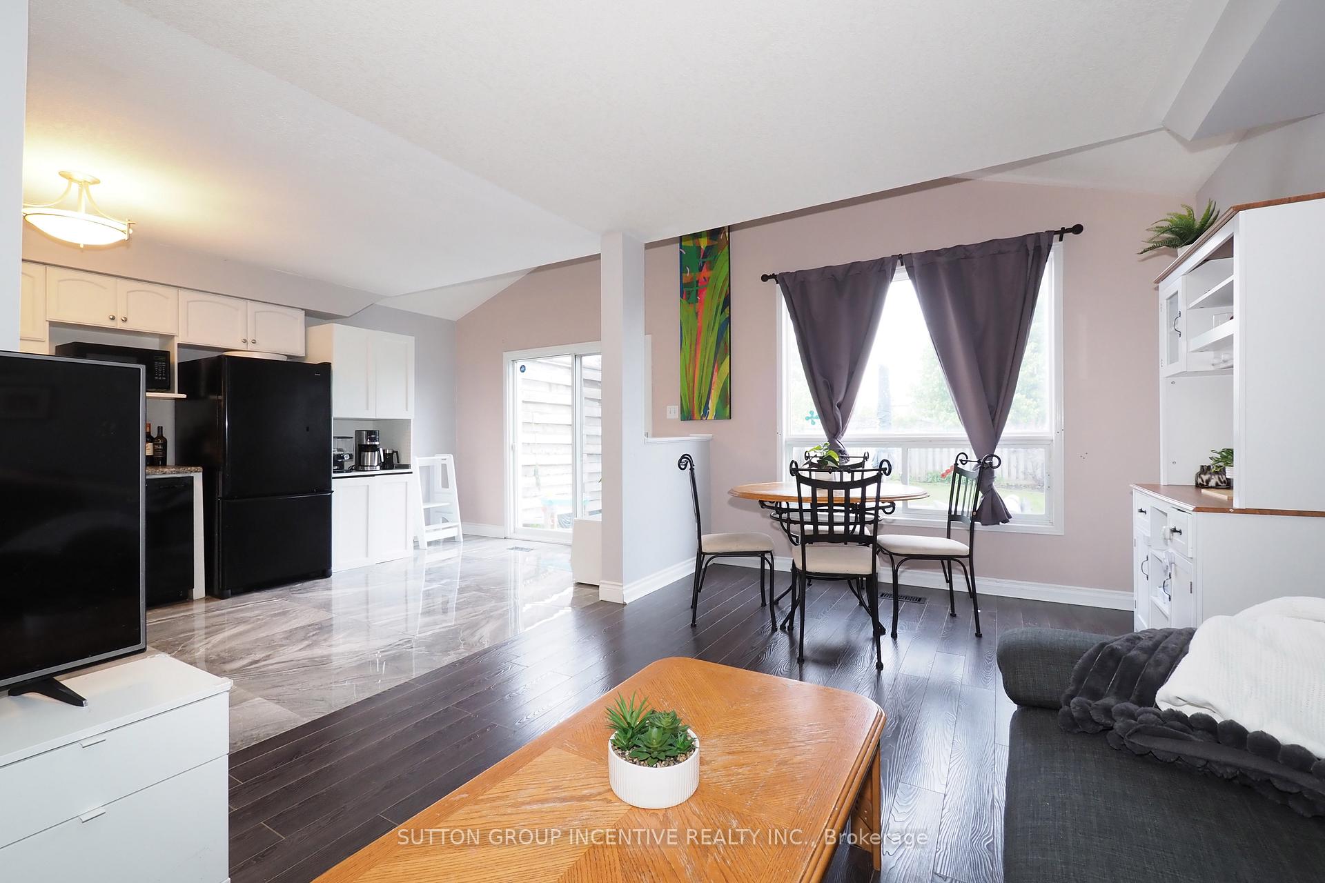 Photo 10 of 251 Grey Fox Drive, Kitchener — HOMEH