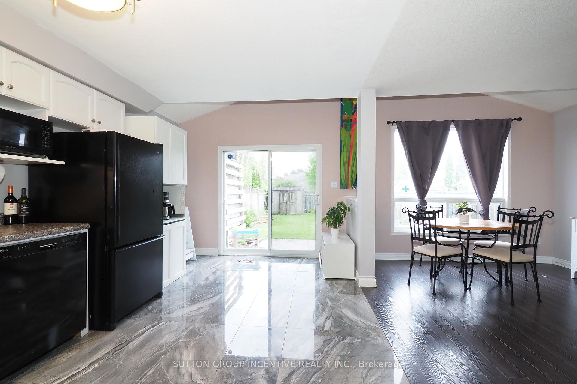Photo 12 of 251 Grey Fox Drive, Kitchener — HOMEH