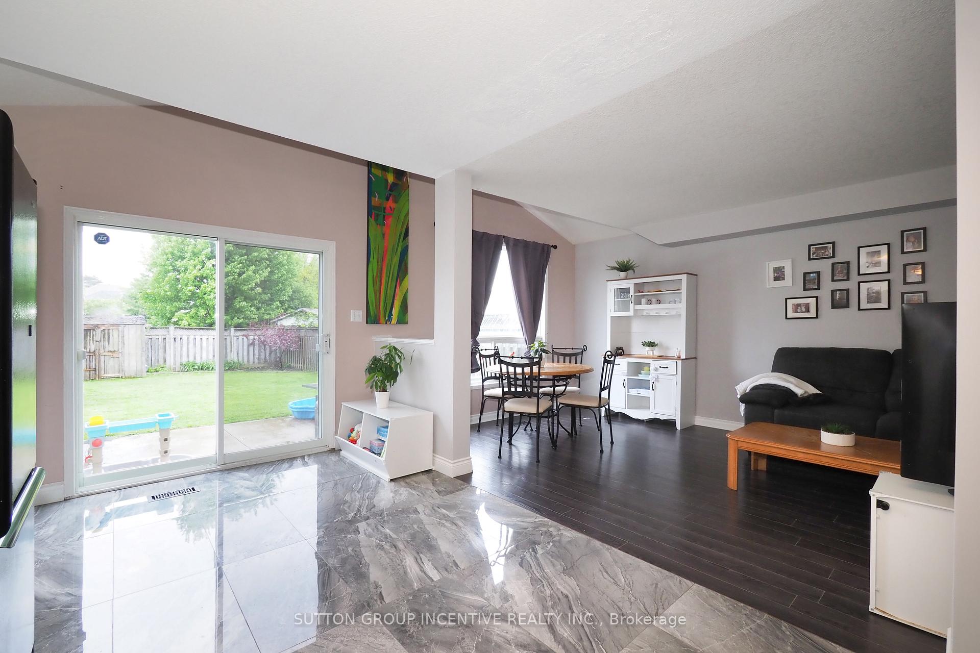Photo 13 of 251 Grey Fox Drive, Kitchener — HOMEH
