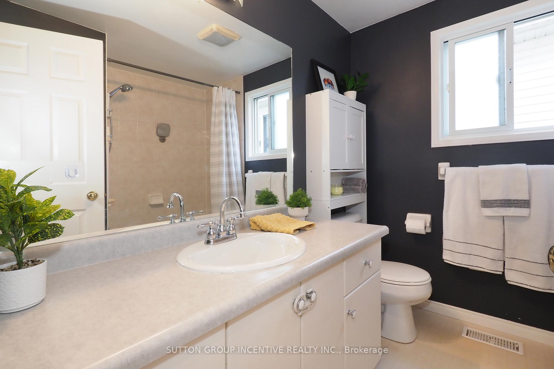 Photo 20 of 251 Grey Fox Drive, Kitchener — HOMEH