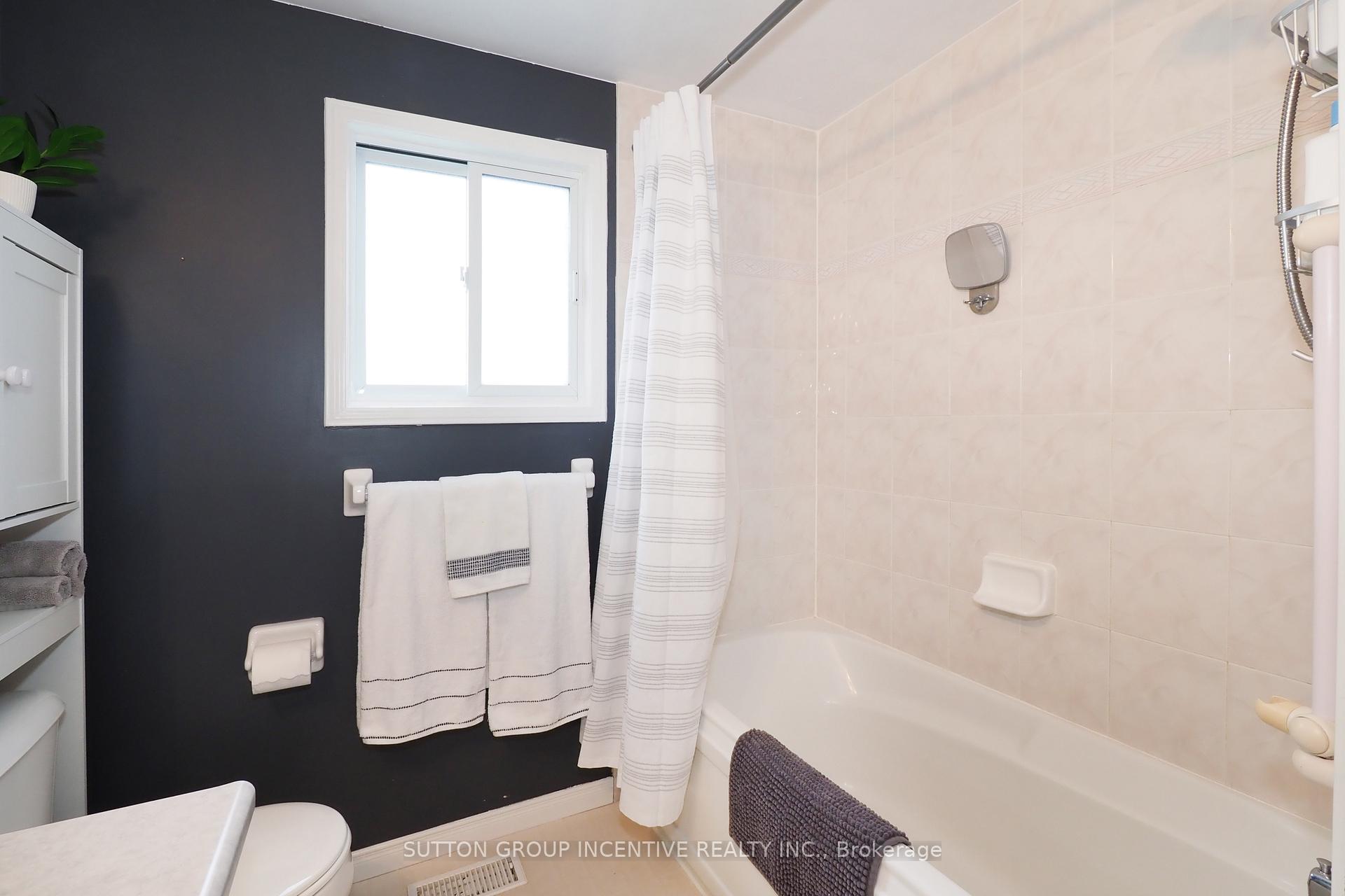 Photo 21 of 251 Grey Fox Drive, Kitchener — HOMEH