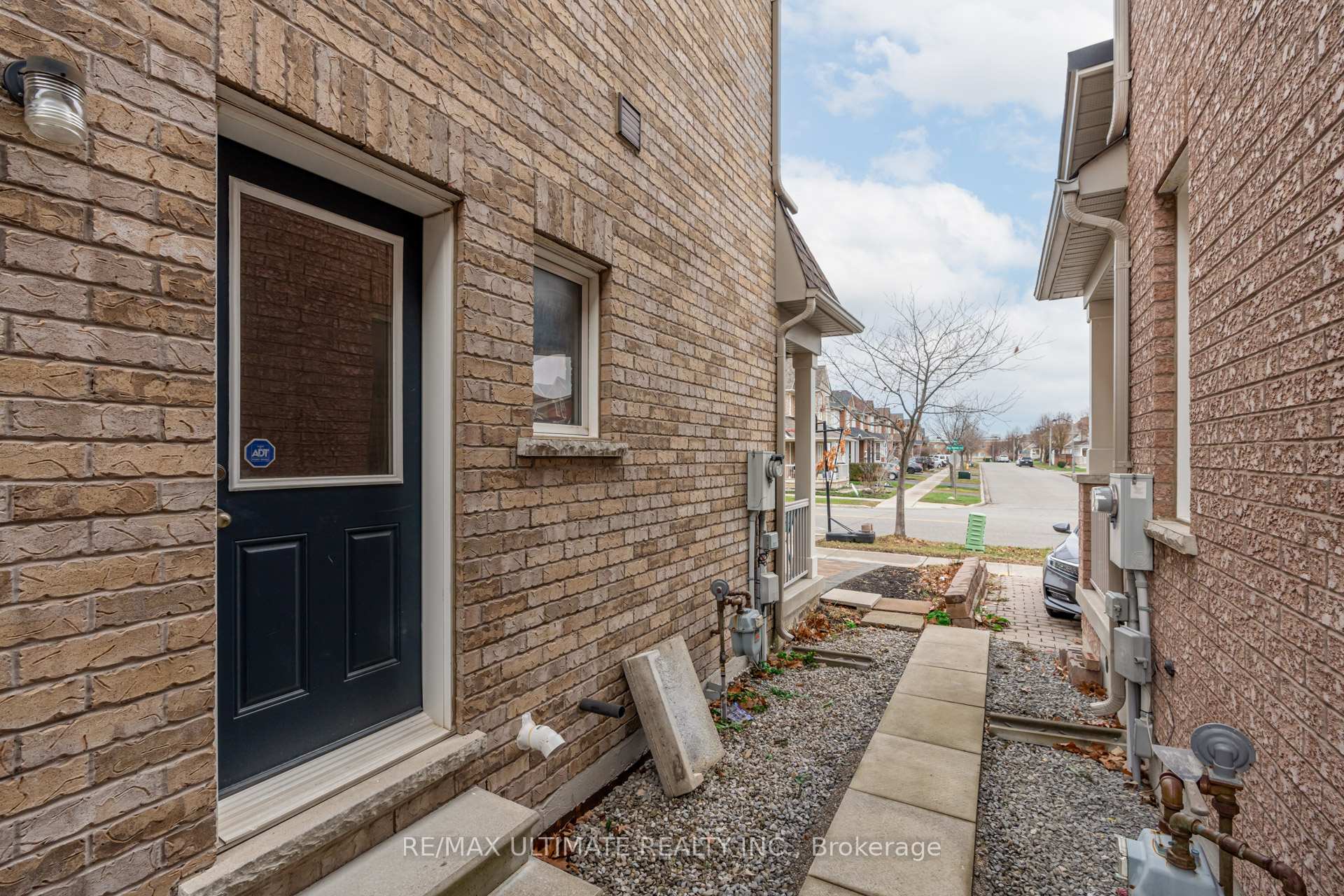 Photo 3 of 194 Roy Rainey Avenue, Markham, Wismer — HOMEH