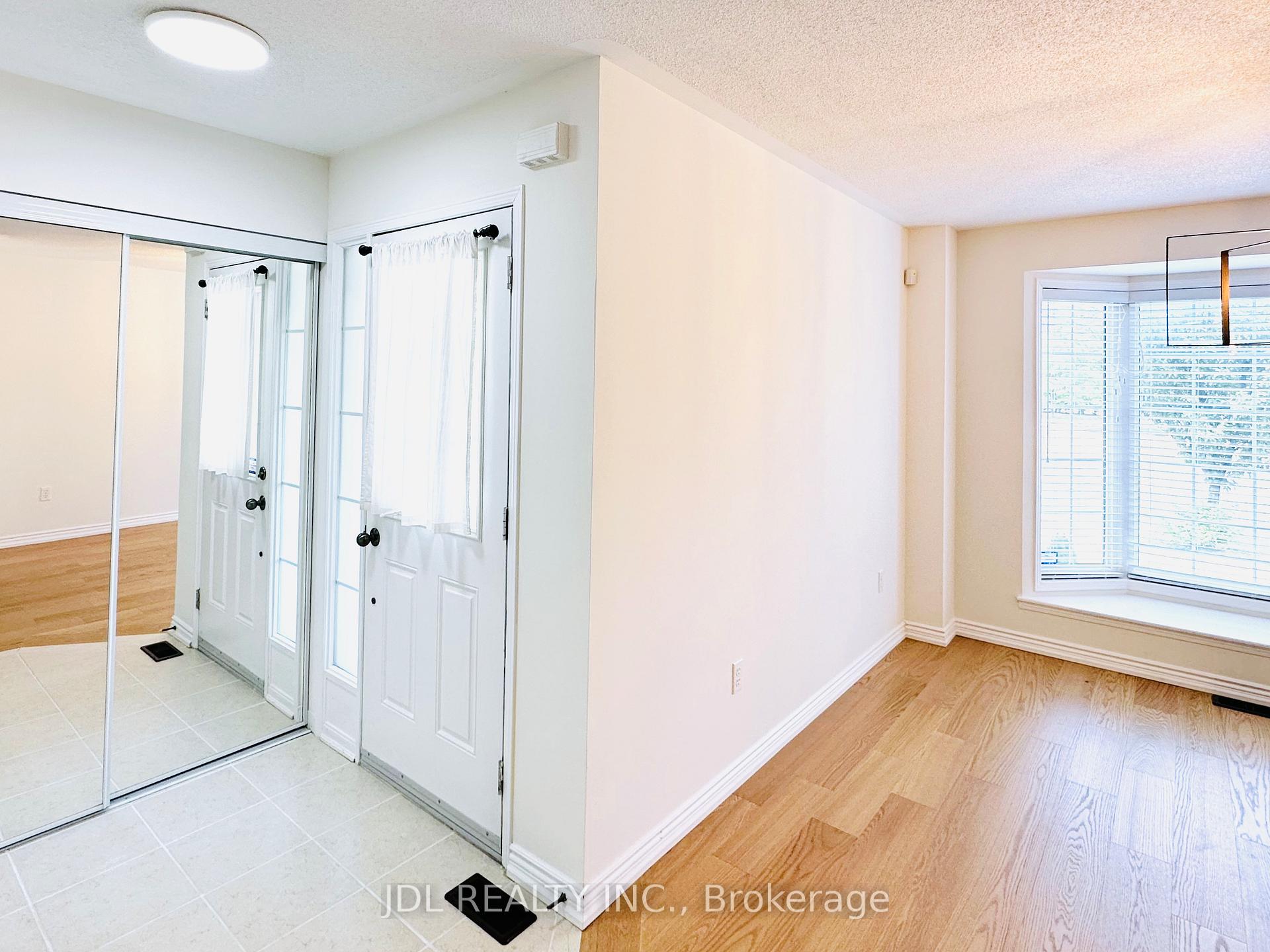 Photo 2 of 124 Gas Lamp Lane, Markham, Cornell — HOMEH