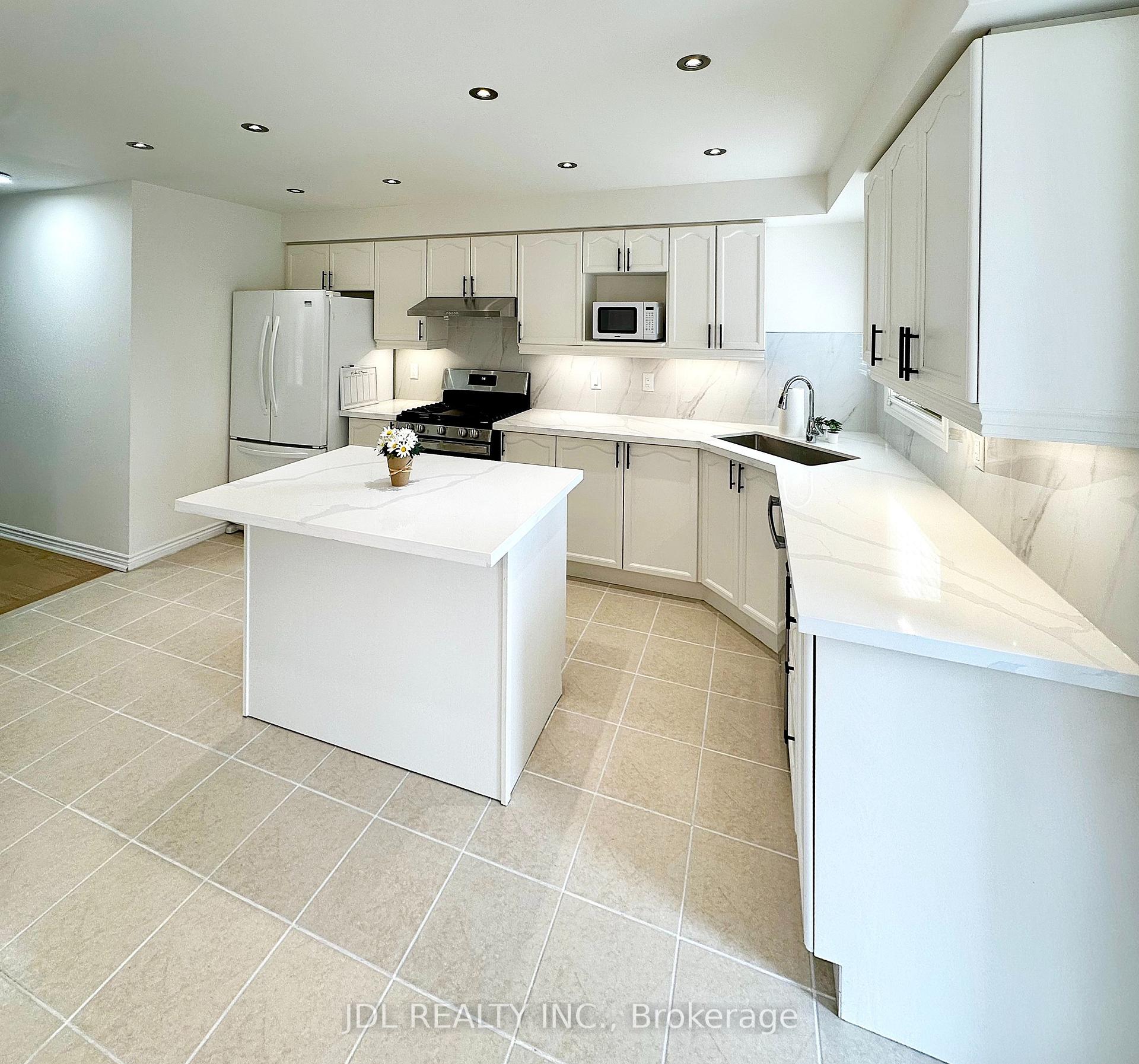 Photo 6 of 124 Gas Lamp Lane, Markham, Cornell — HOMEH