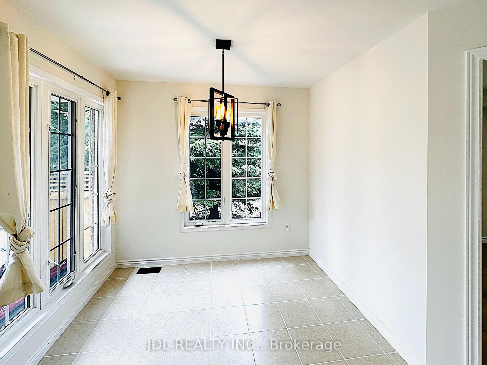 Photo 8 of 124 Gas Lamp Lane, Markham, Cornell — HOMEH