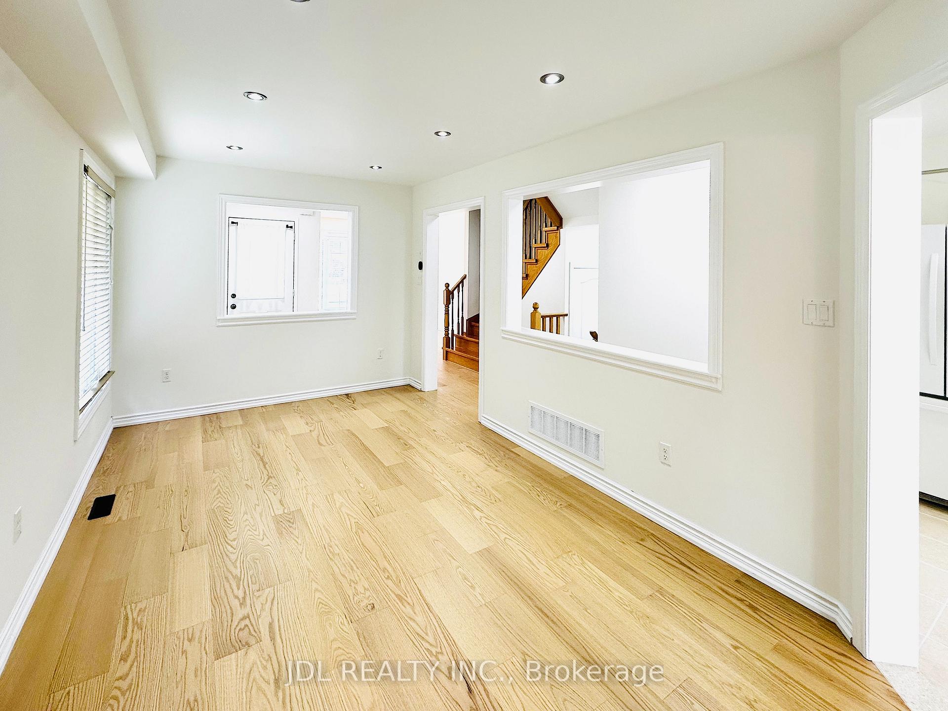 Photo 9 of 124 Gas Lamp Lane, Markham, Cornell — HOMEH