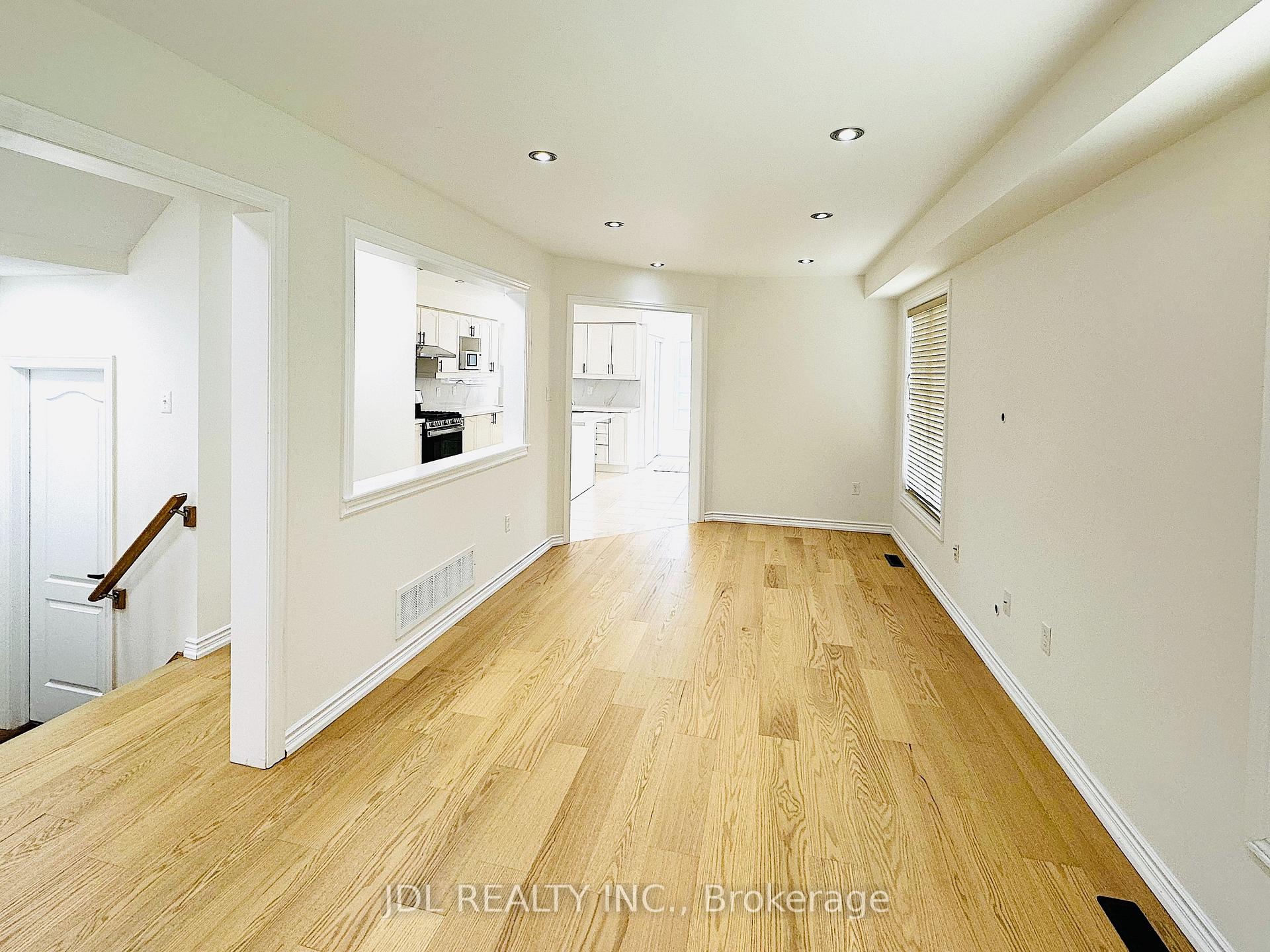 Photo 10 of 124 Gas Lamp Lane, Markham, Cornell — HOMEH