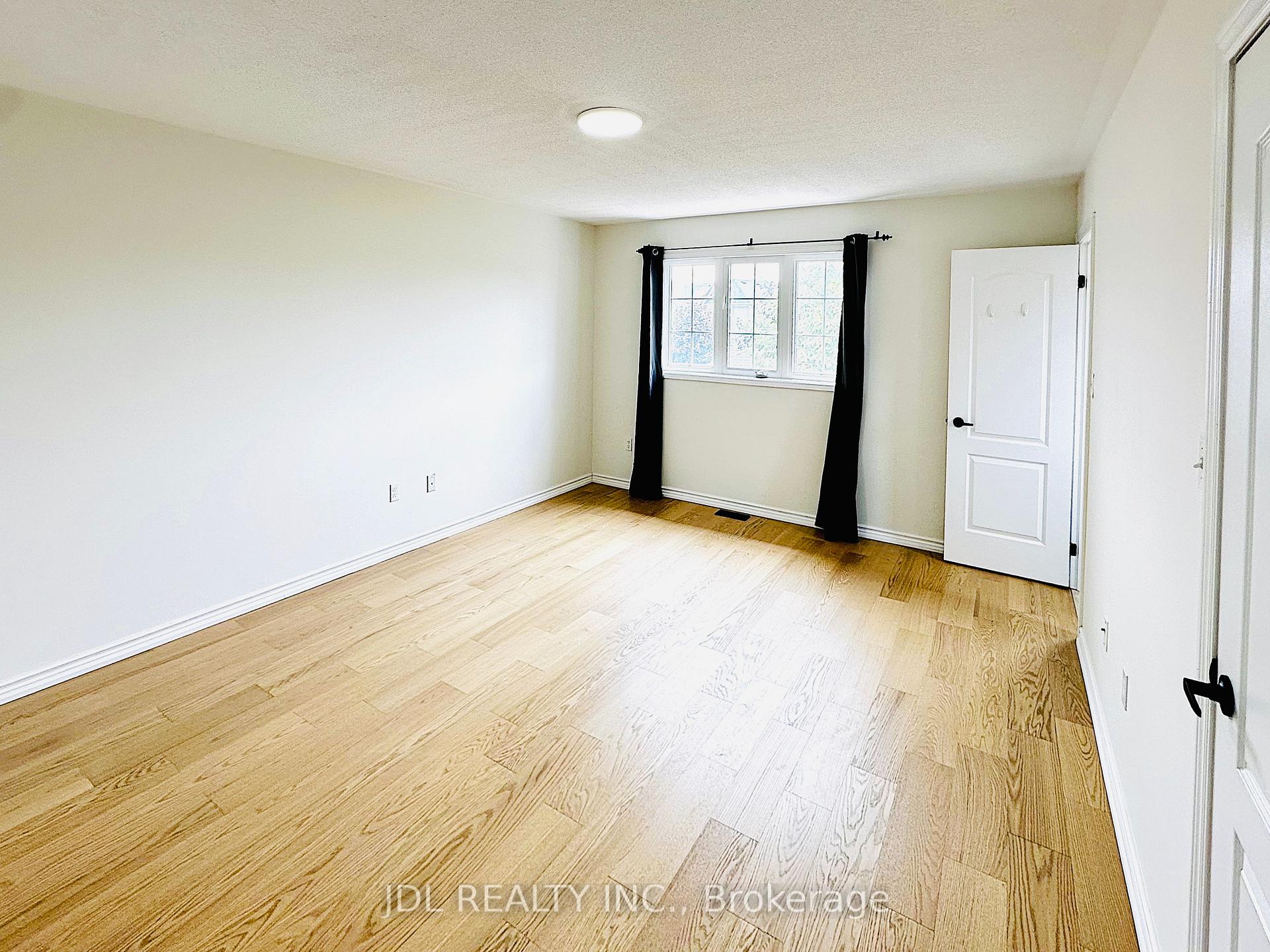 Photo 13 of 124 Gas Lamp Lane, Markham, Cornell — HOMEH
