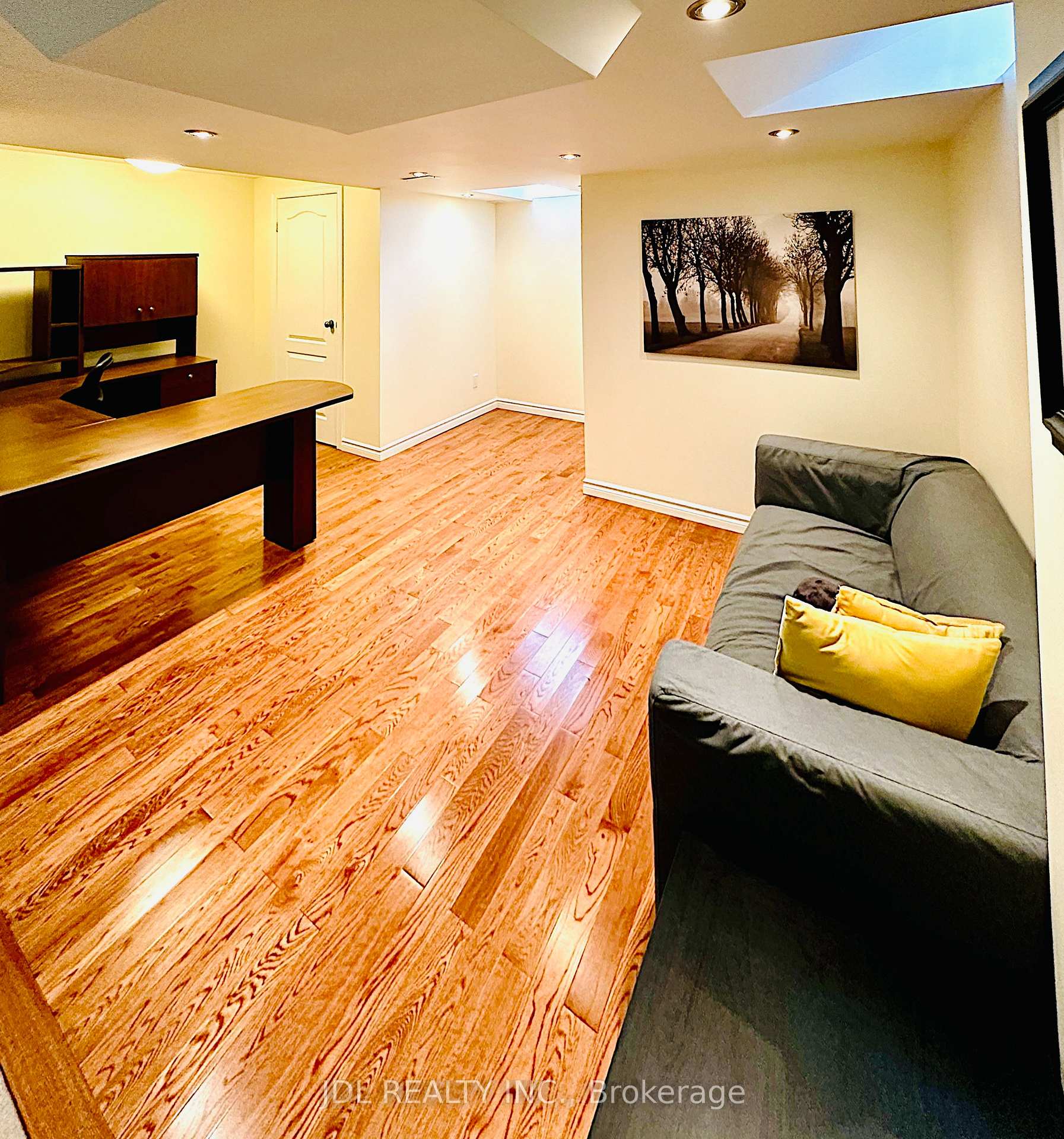 Photo 17 of 124 Gas Lamp Lane, Markham, Cornell — HOMEH