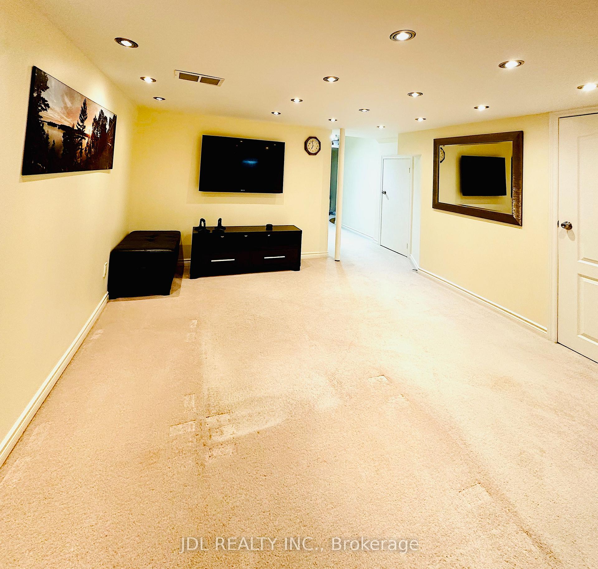 Photo 18 of 124 Gas Lamp Lane, Markham, Cornell — HOMEH