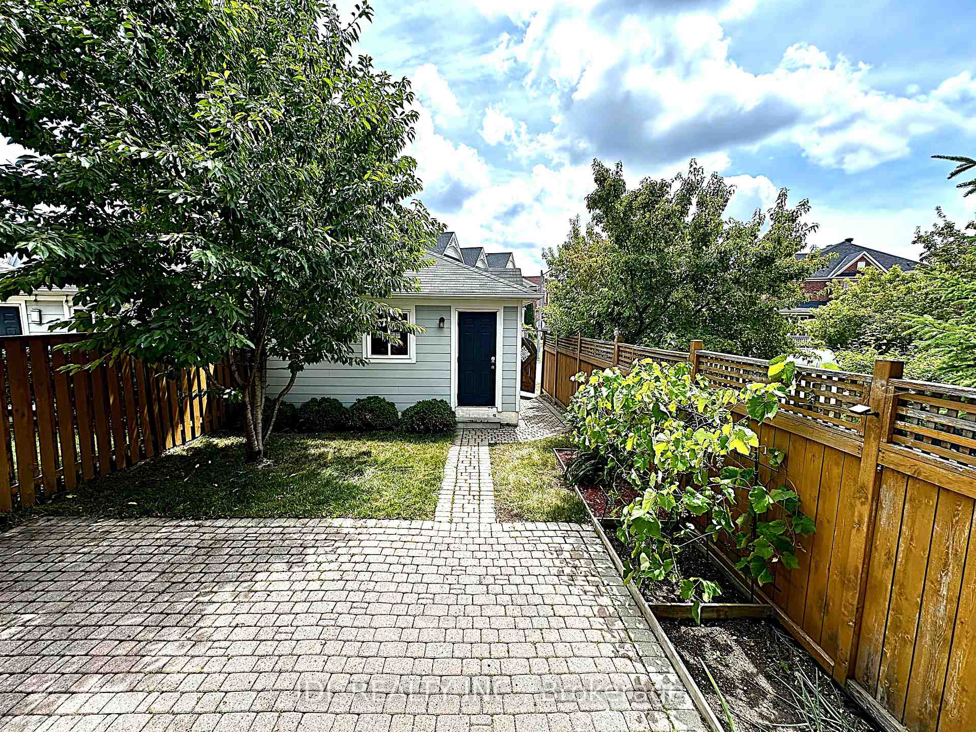 Photo 19 of 124 Gas Lamp Lane, Markham, Cornell — HOMEH