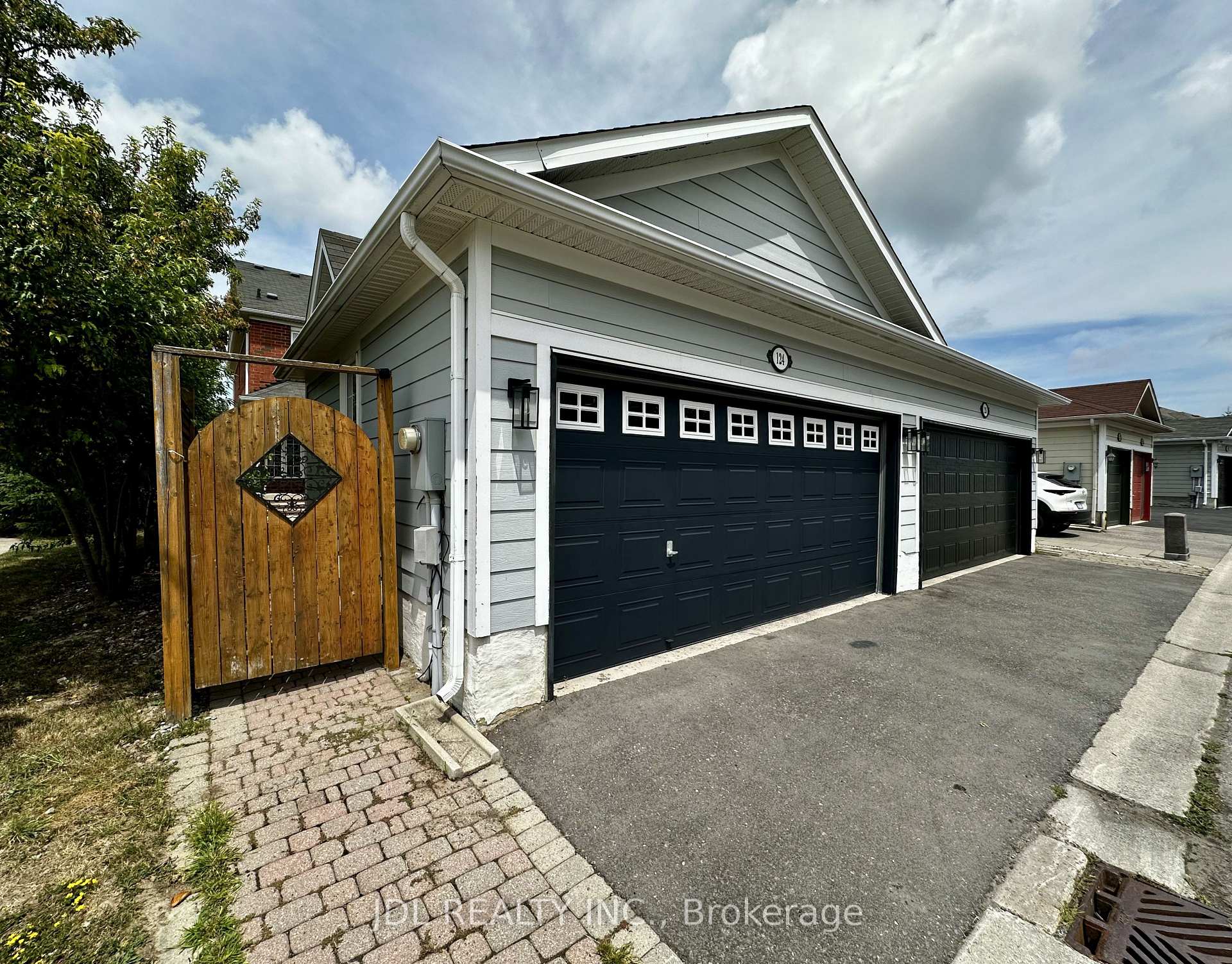 Photo 21 of 124 Gas Lamp Lane, Markham, Cornell — HOMEH