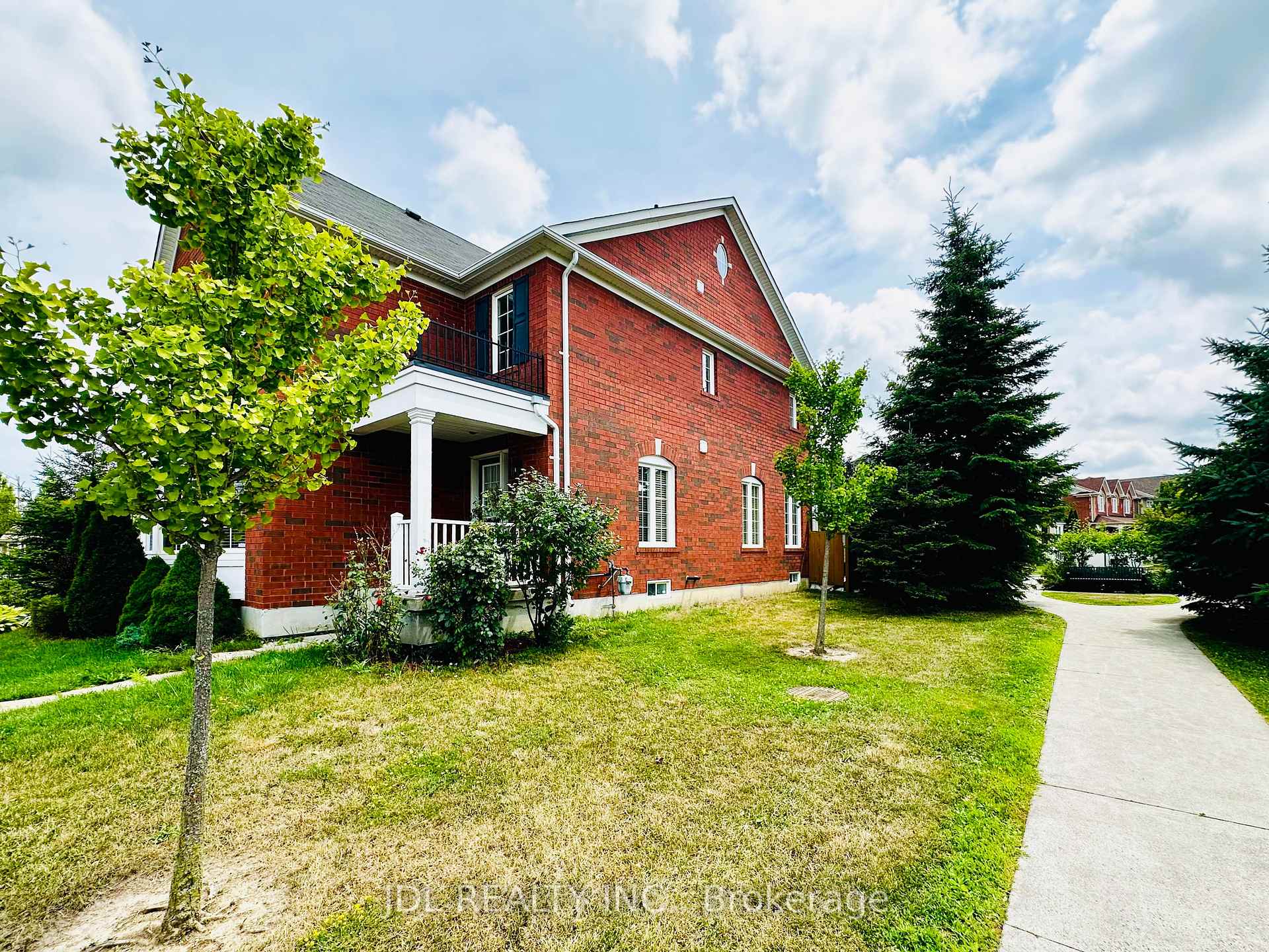 Photo 22 of 124 Gas Lamp Lane, Markham, Cornell — HOMEH