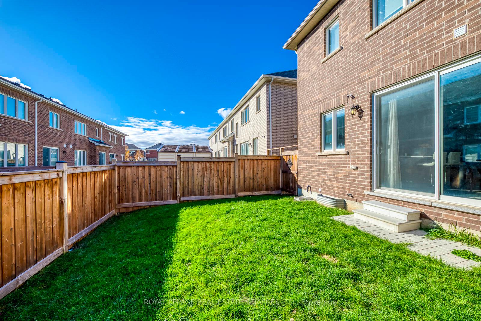 Photo 7 of 804 Aspen Terrace, Milton, Cobban — HOMEH