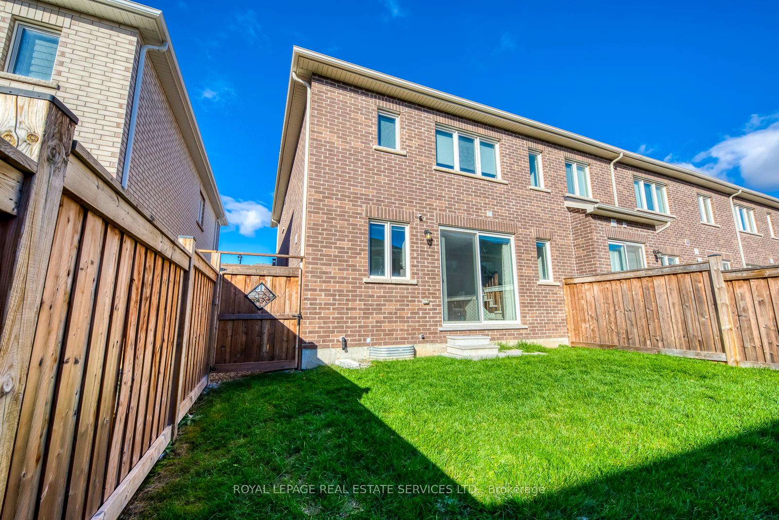 Photo 8 of 804 Aspen Terrace, Milton, Cobban — HOMEH