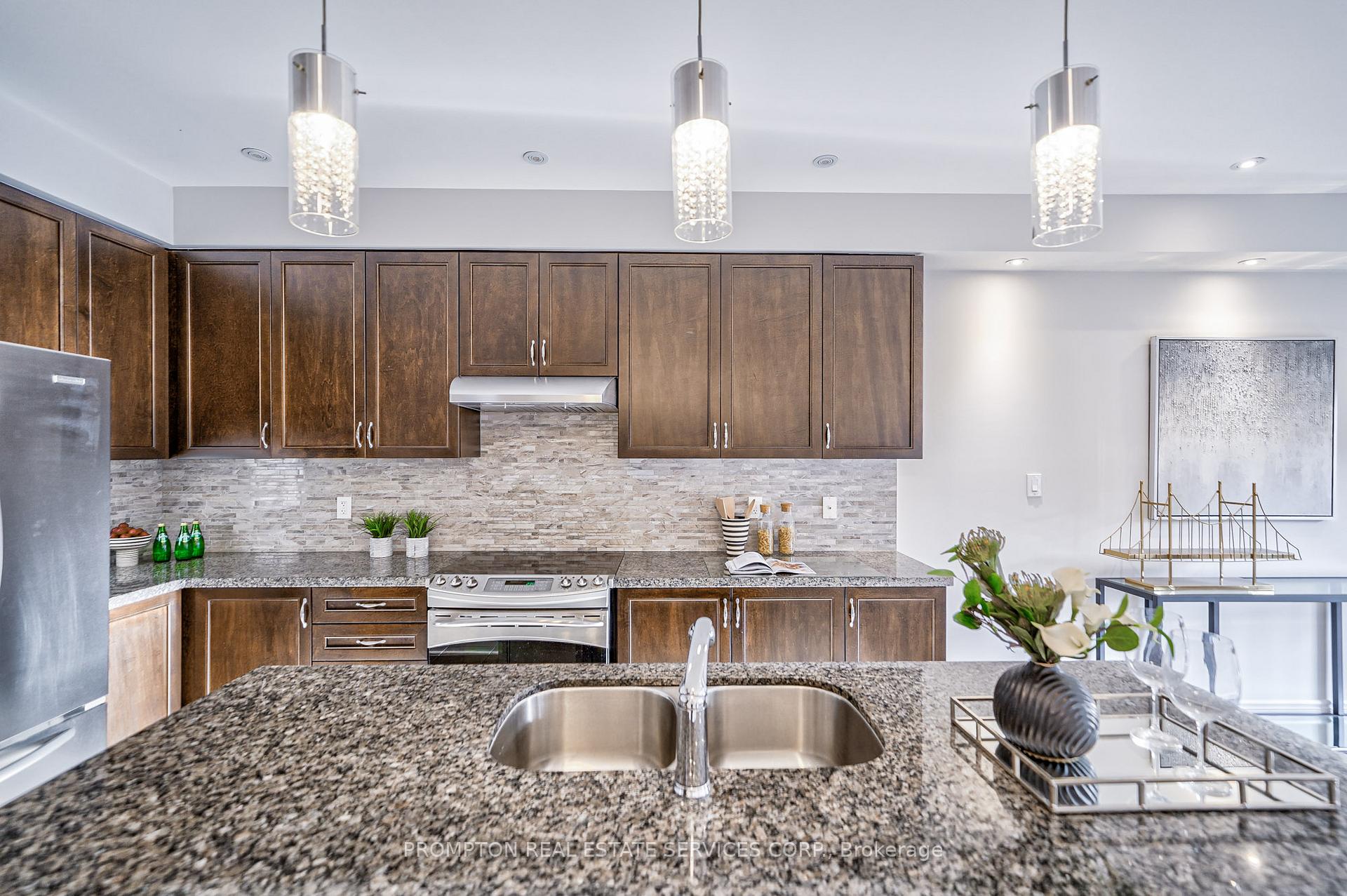 Photo 12 of 26 Memon Place, Markham, Wismer — HOMEH