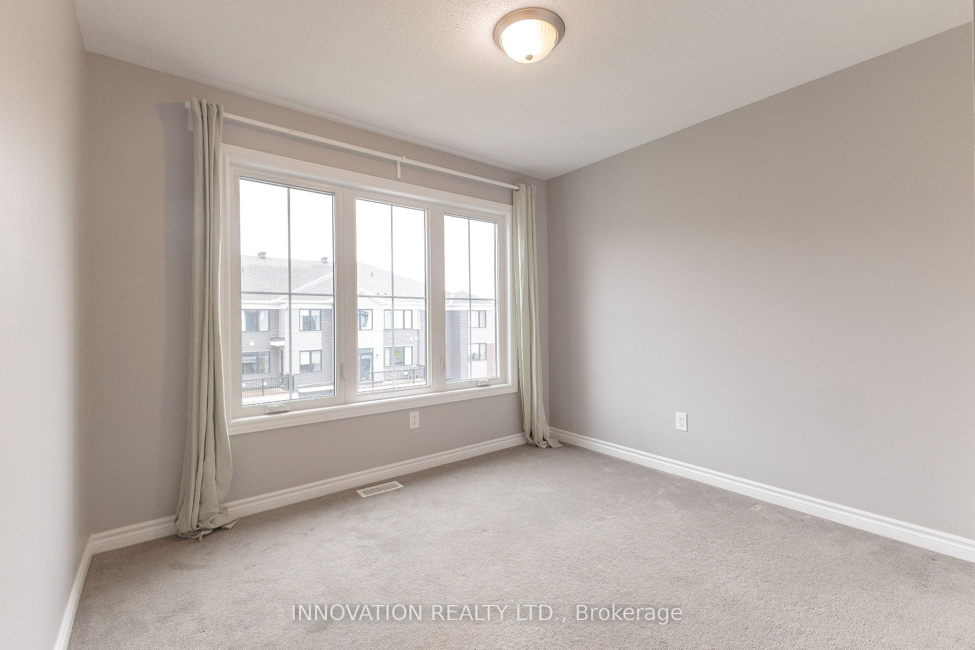 Photo 25 of 29 Caspian Row, Ottawa, Kanata - Emerald Meadows/Trailwest — HOMEH