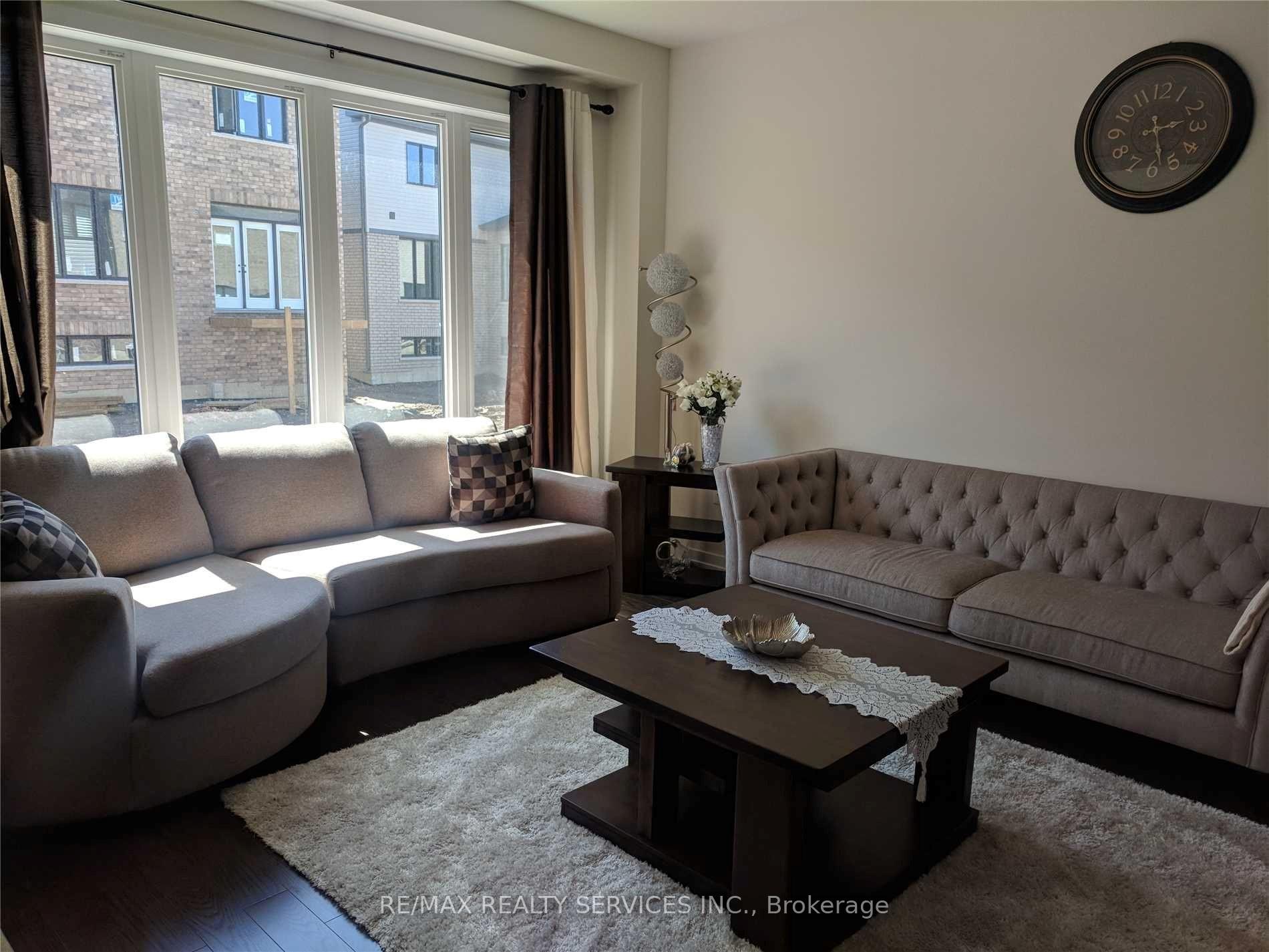 Photo 3 of 37 Prestwick Street, Hamilton, Stoney Creek Mountain — HOMEH