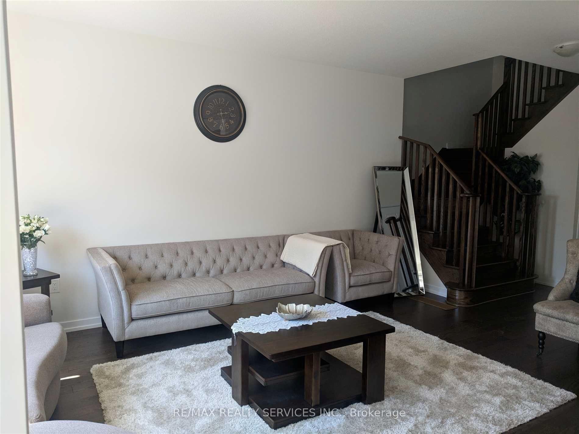 Photo 7 of 37 Prestwick Street, Hamilton, Stoney Creek Mountain — HOMEH