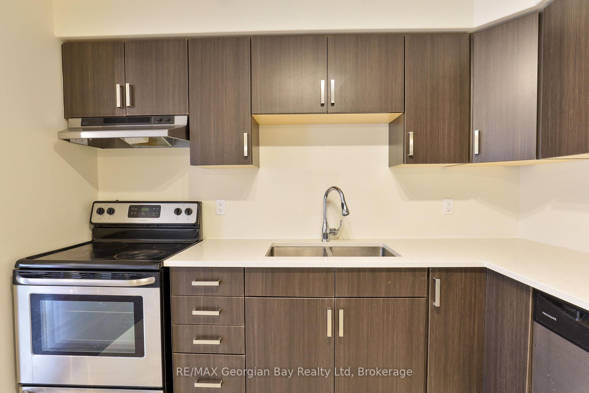 Photo 10 of 972 Cook Drive, Midland — HOMEH