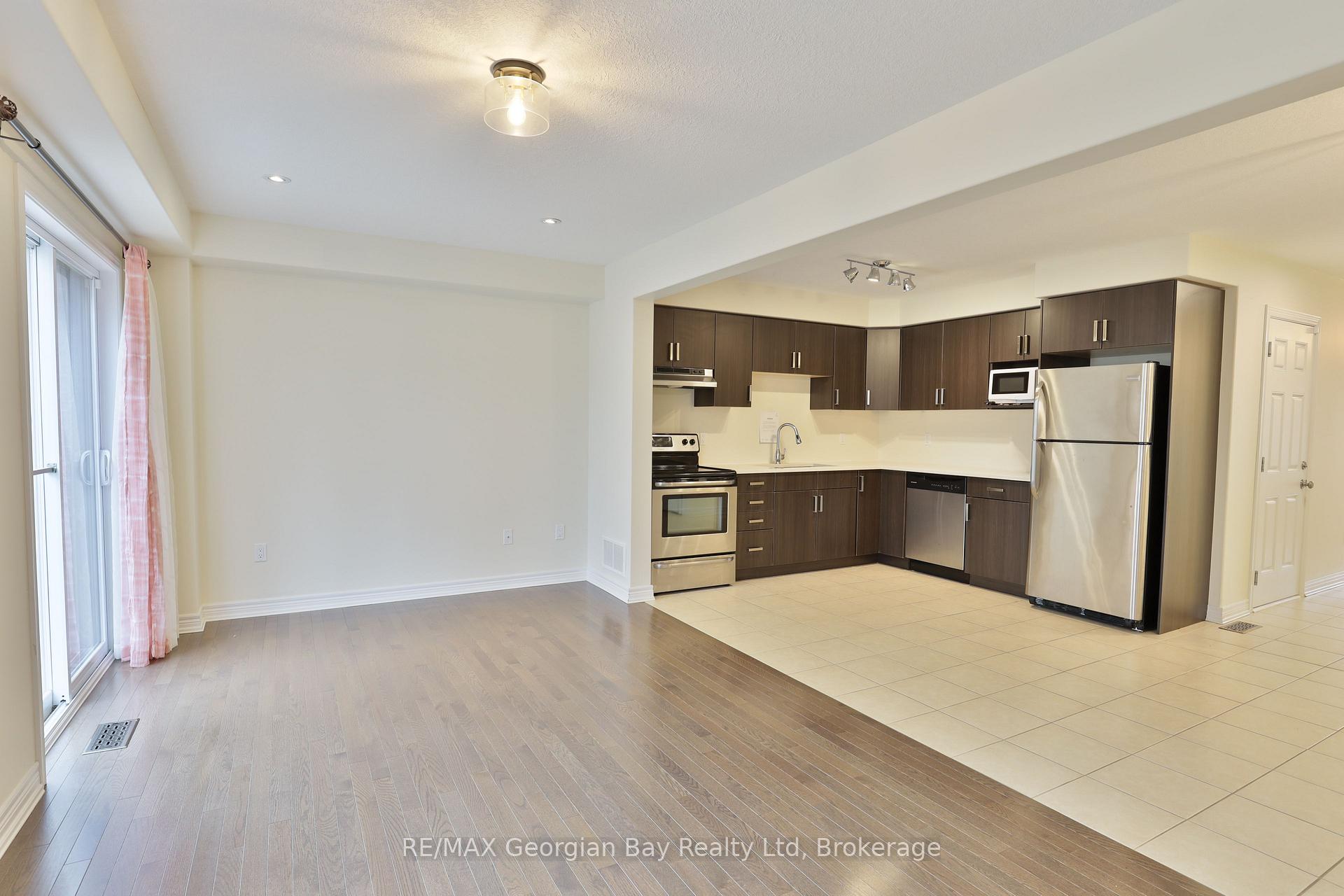 Photo 12 of 972 Cook Drive, Midland — HOMEH
