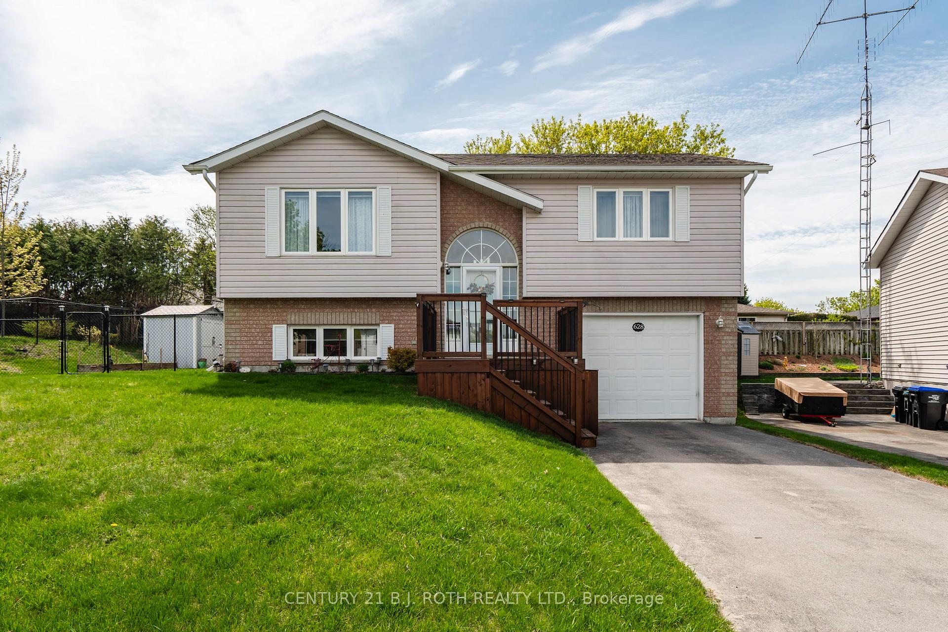Photo 1 of 628 Wayne Crescent, Midland — HOMEH