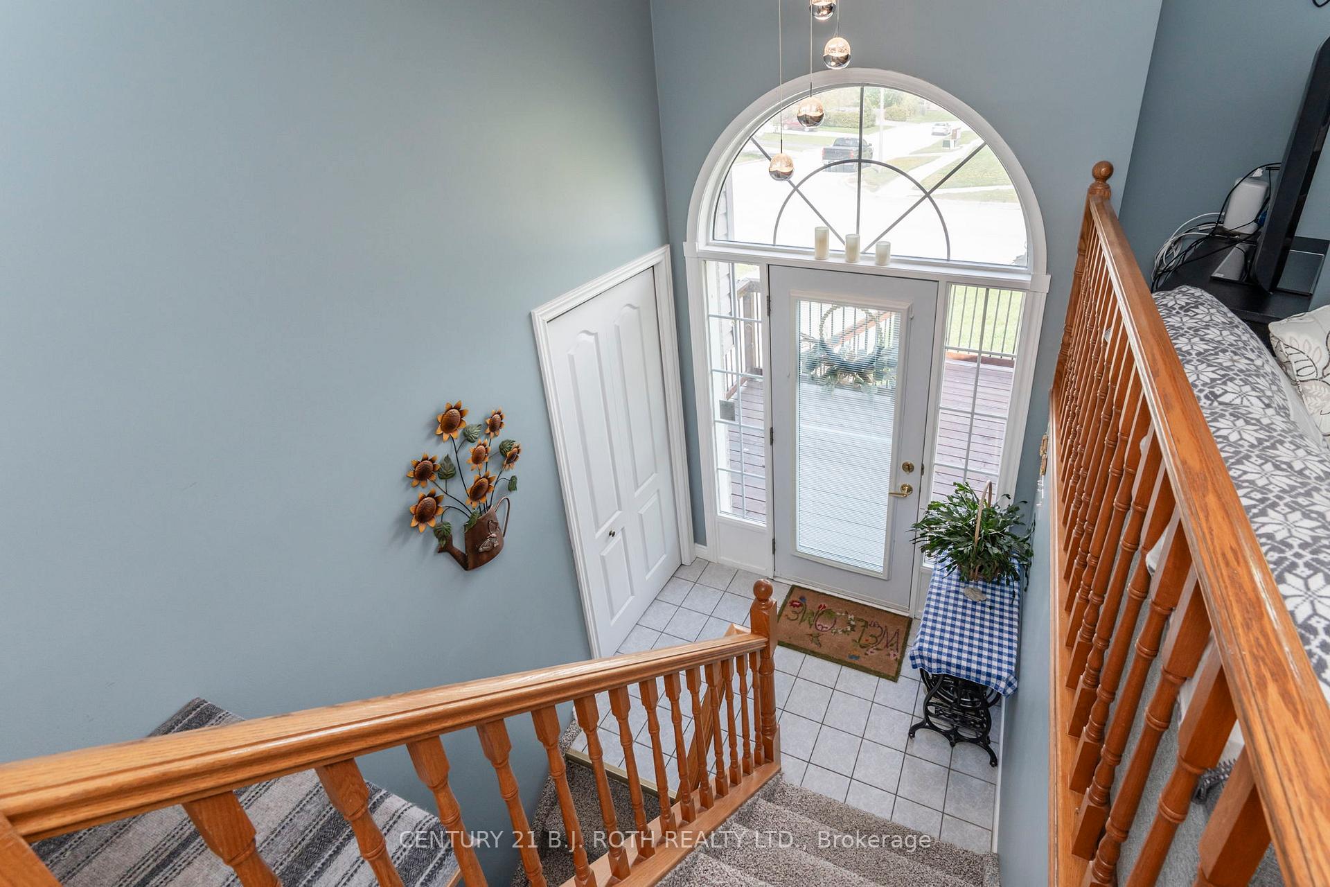 Photo 4 of 628 Wayne Crescent, Midland — HOMEH