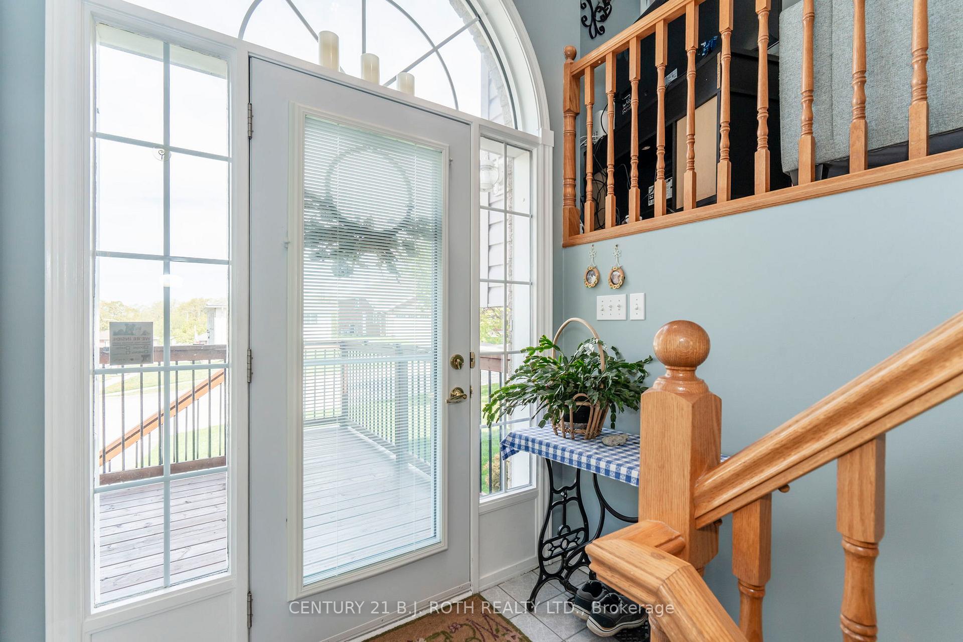 Photo 5 of 628 Wayne Crescent, Midland — HOMEH