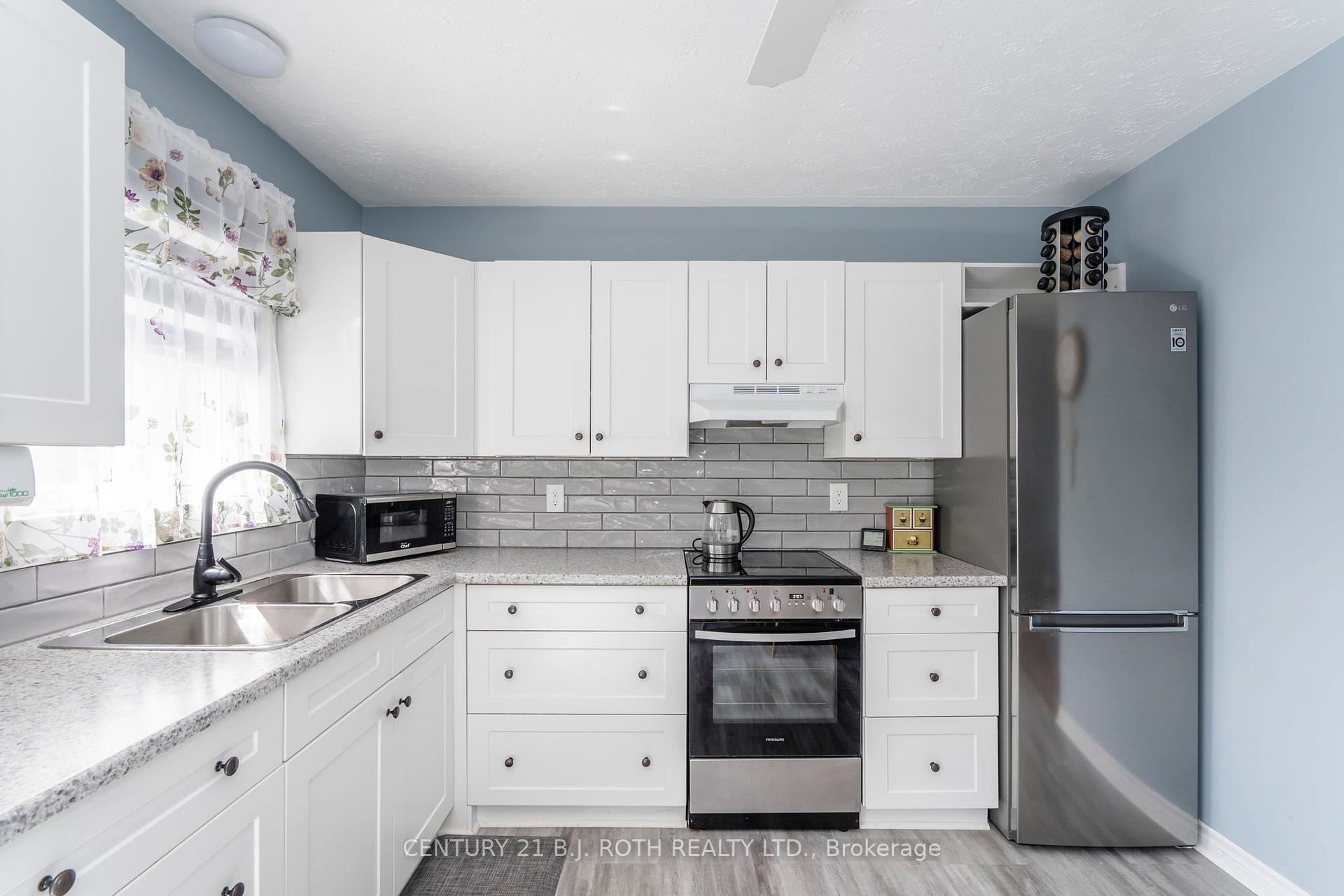 Photo 9 of 628 Wayne Crescent, Midland — HOMEH