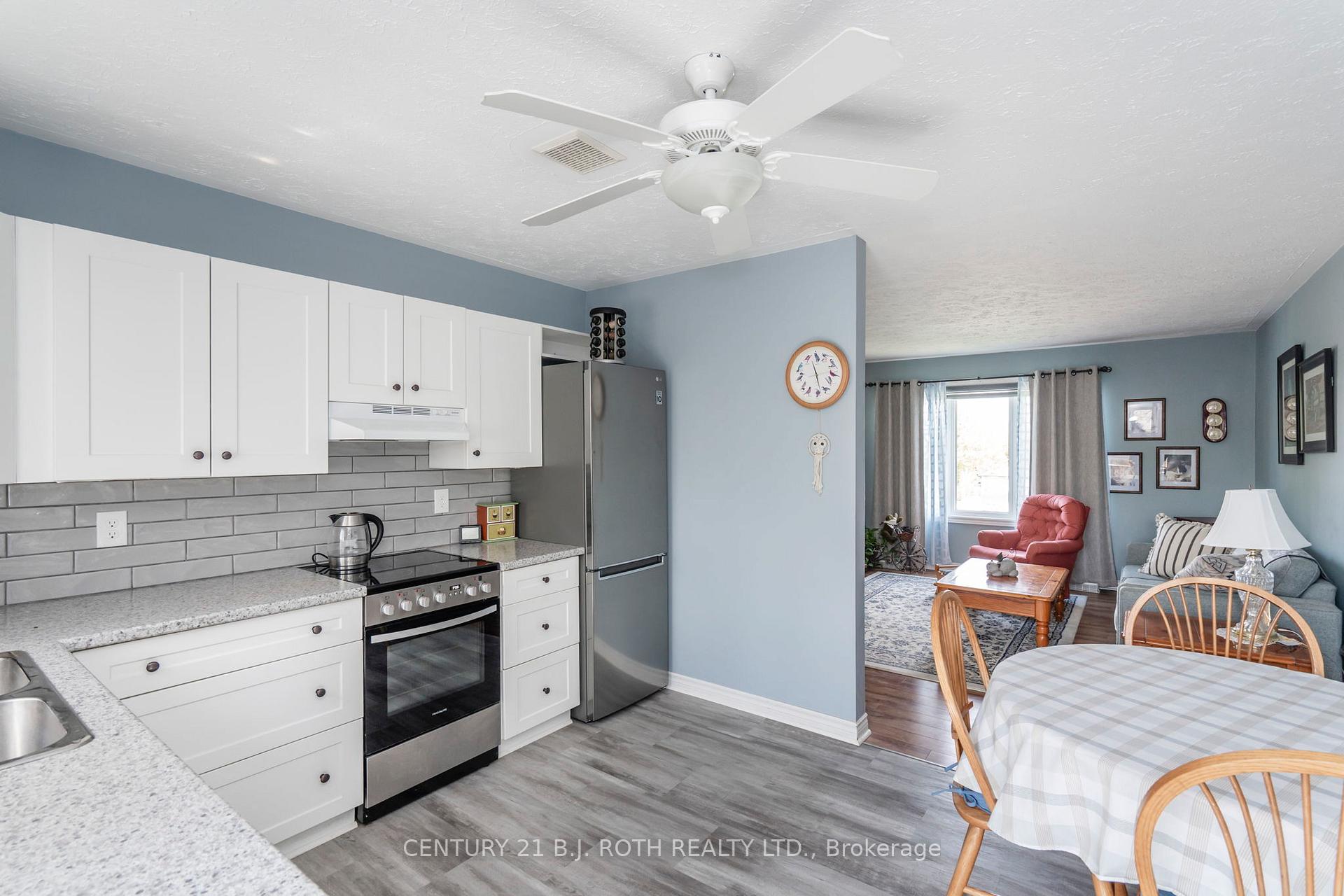 Photo 10 of 628 Wayne Crescent, Midland — HOMEH