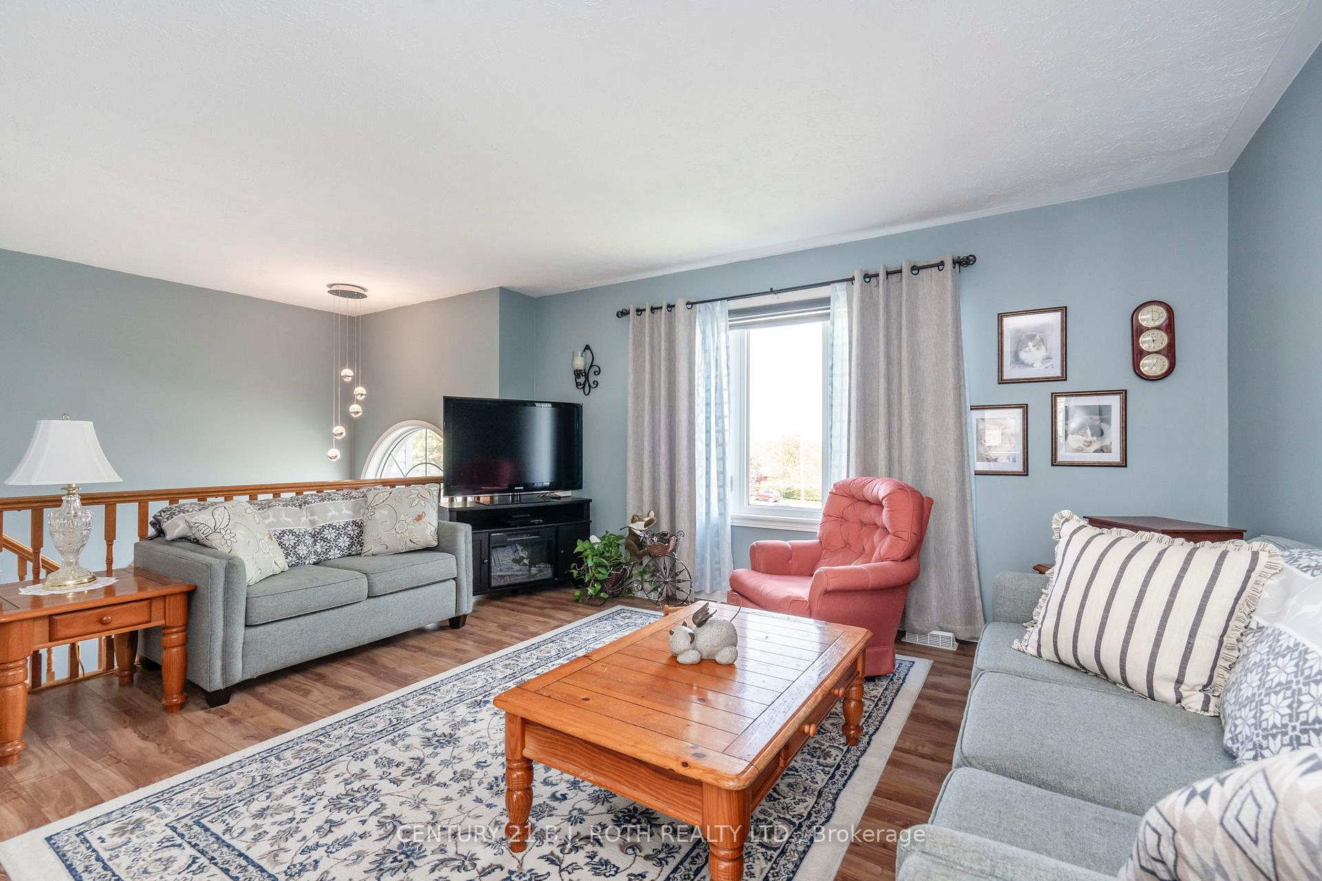 Photo 13 of 628 Wayne Crescent, Midland — HOMEH