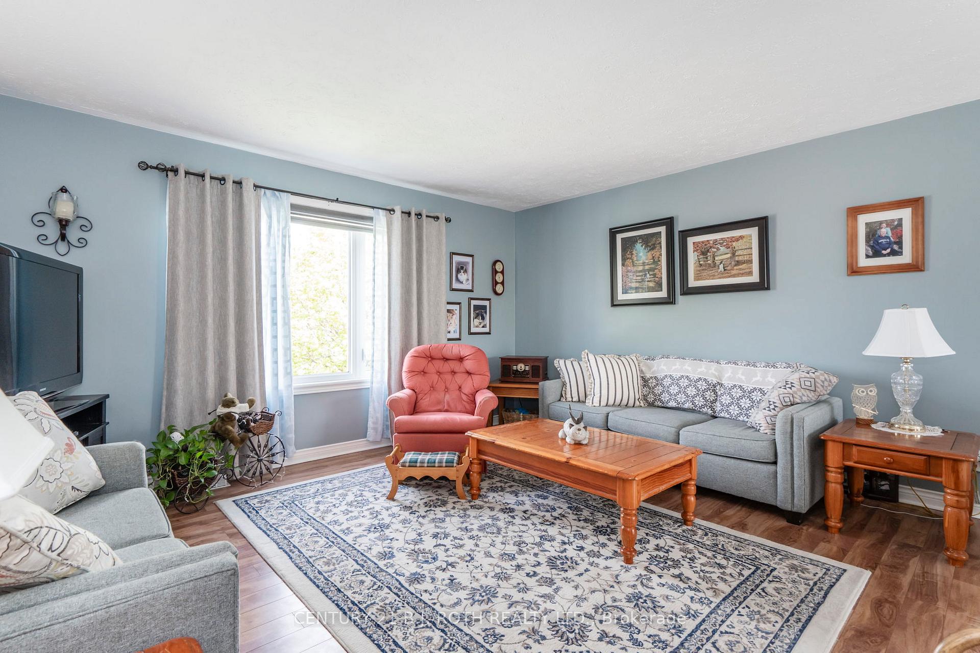 Photo 14 of 628 Wayne Crescent, Midland — HOMEH